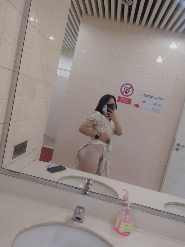 [小母狗] 大学生 -  白丝黑丝哪个好[100P]