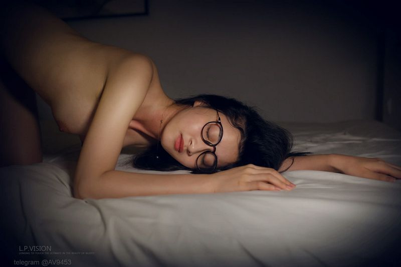 雪白巨乳粉红乳晕小母狗綑绑的快乐