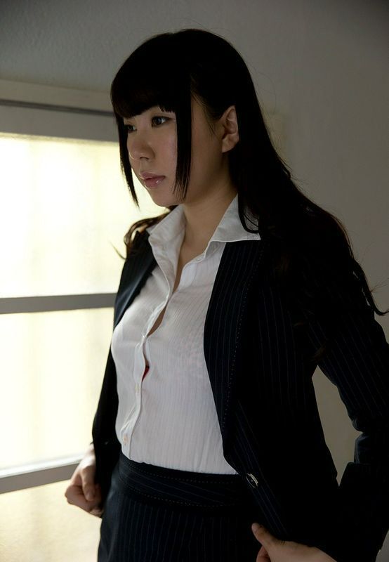 逢坂はるなOL上下班的放松无修正