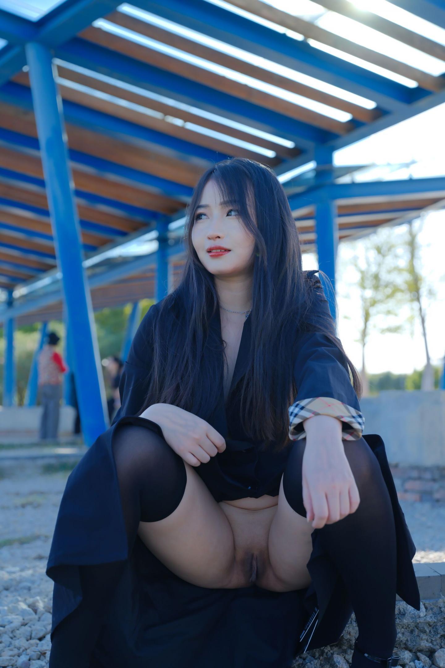 爱露出的妹子还是个人工白虎