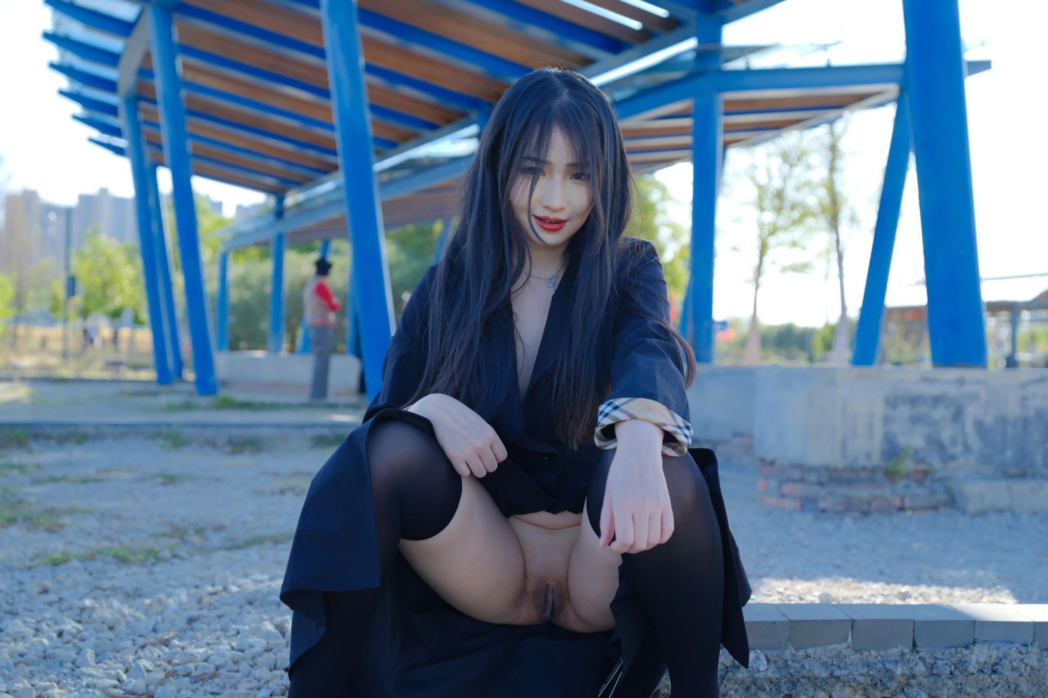 爱露出的妹子还是个人工白虎