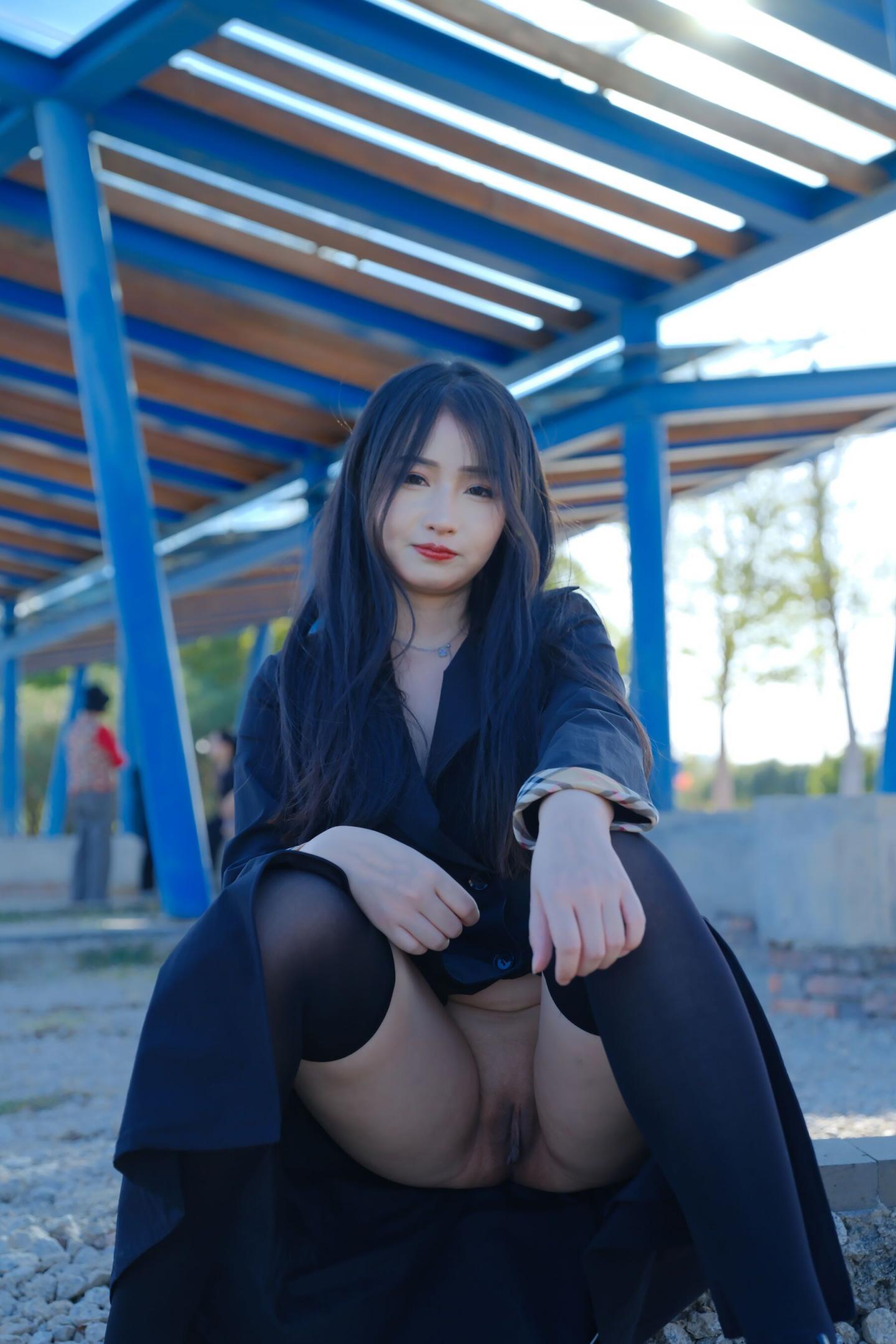 爱露出的妹子还是个人工白虎