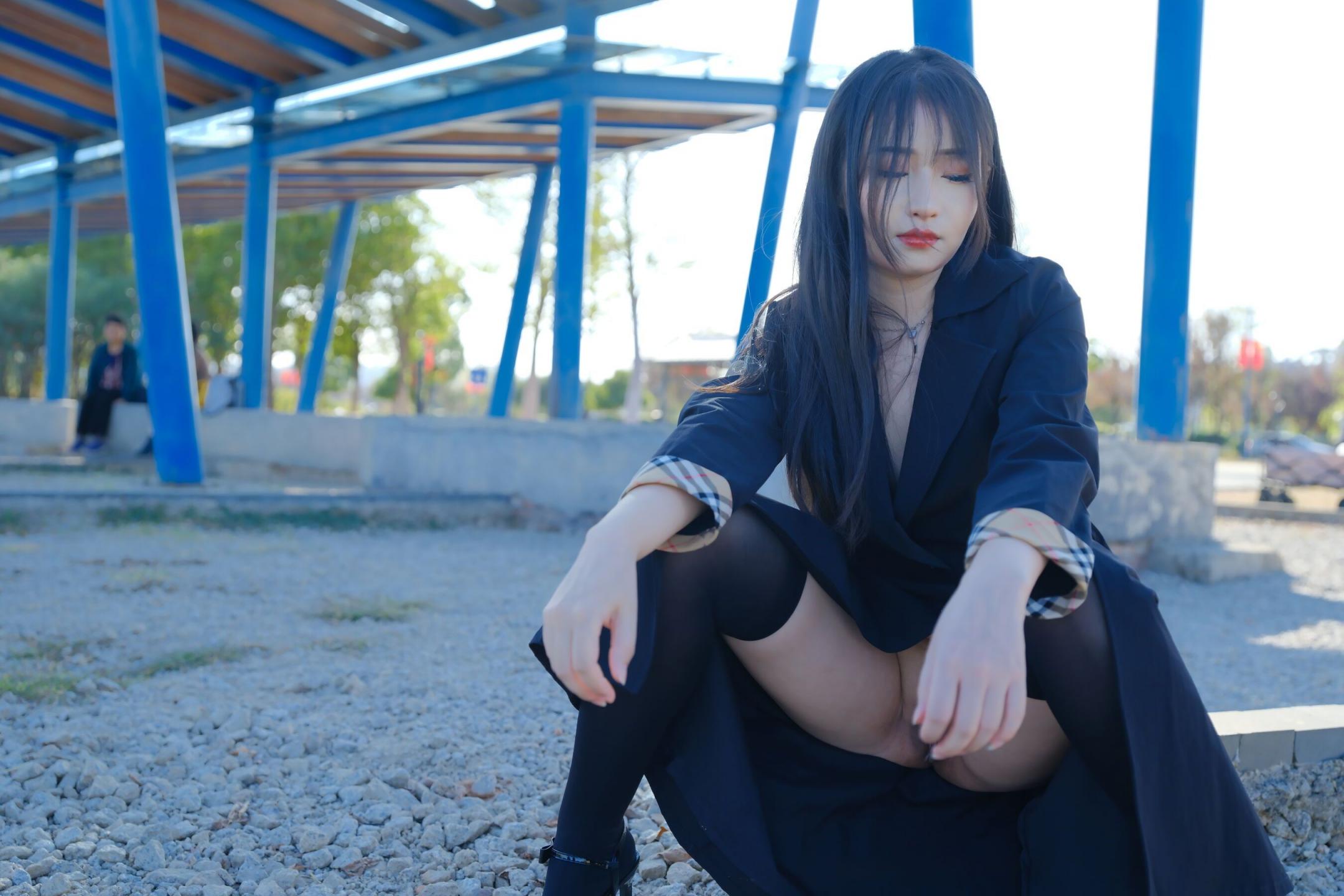爱露出的妹子还是个人工白虎