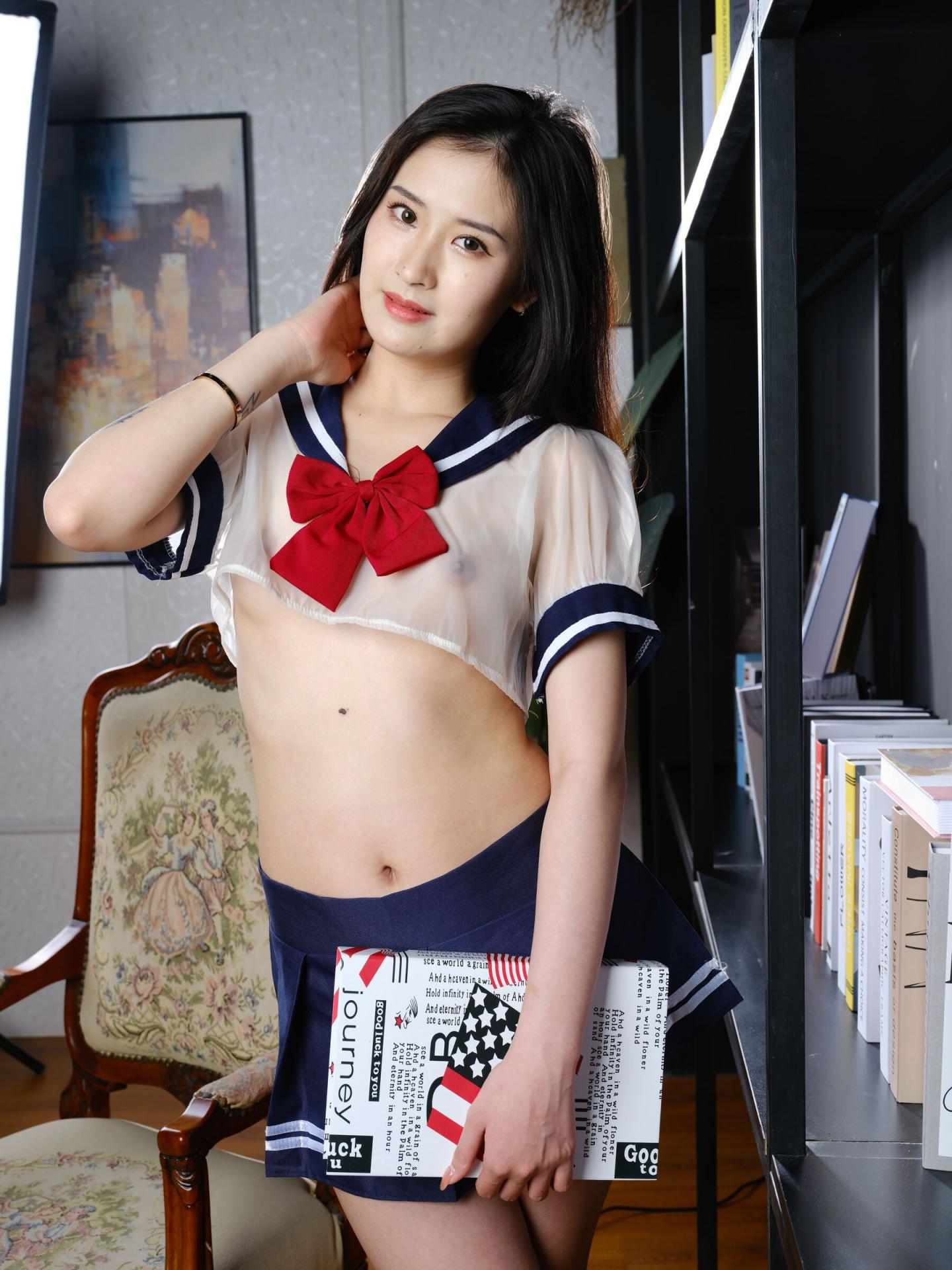 看上去非常温柔的情趣学生装少妇