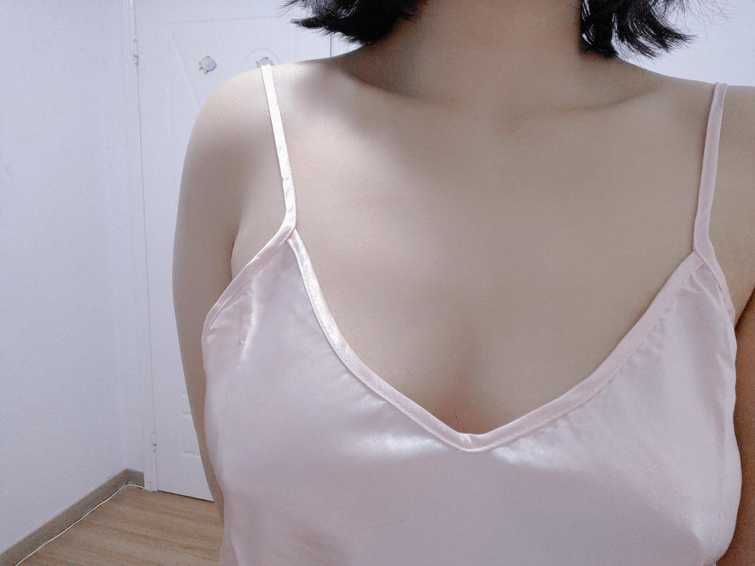 薄衣服下的奶头