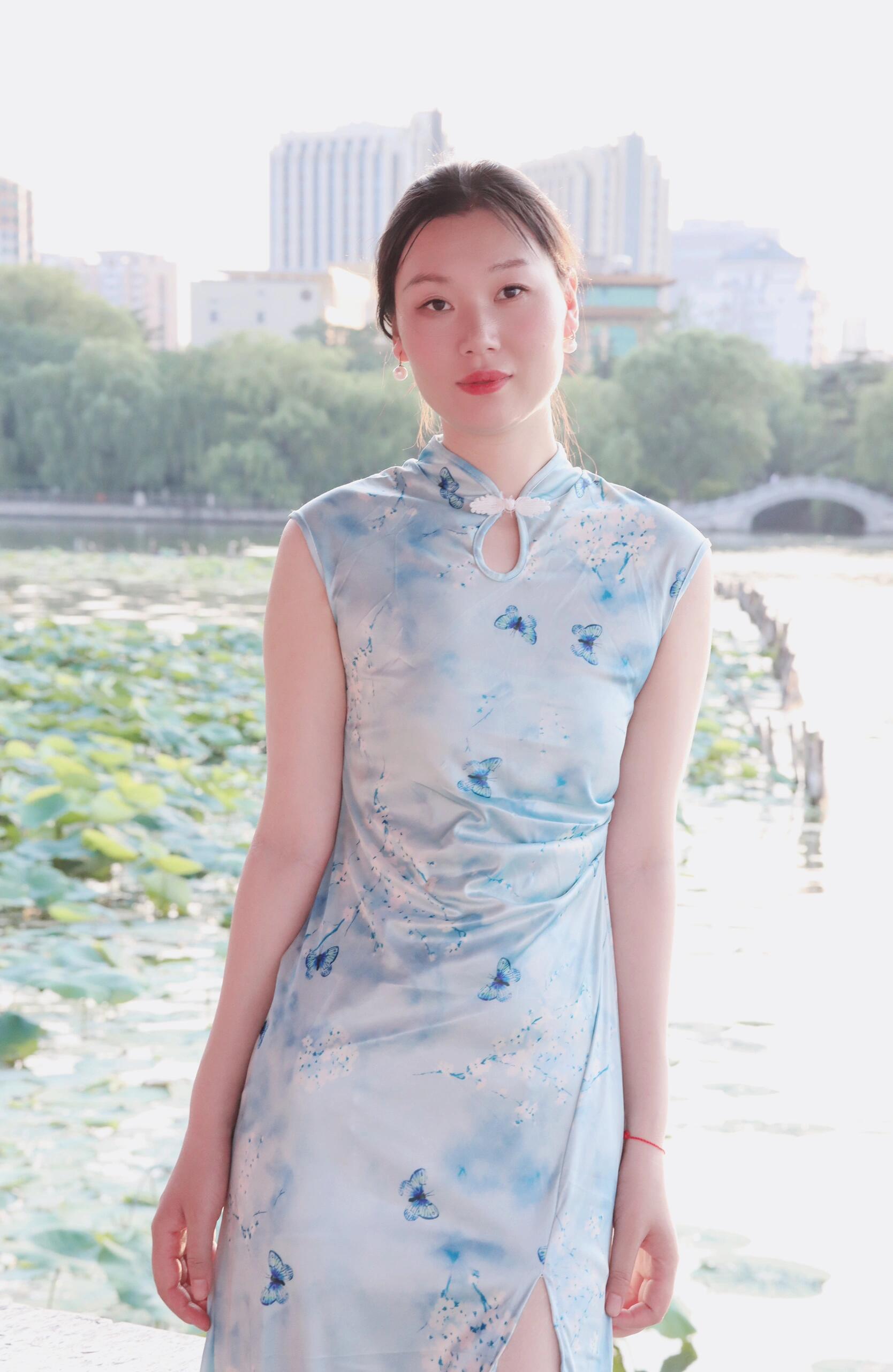 东方素女人妻的旗袍装