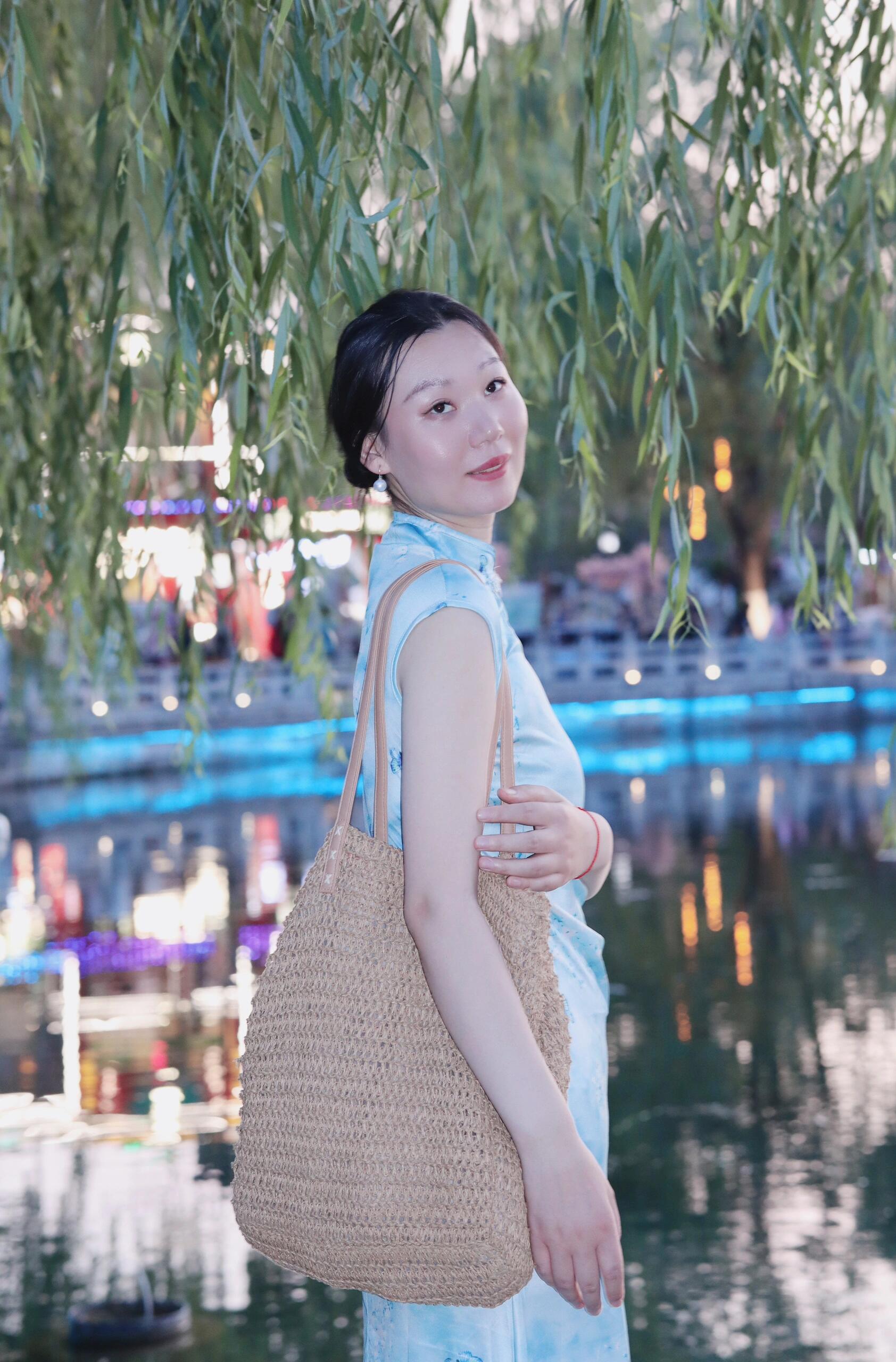 东方素女人妻的旗袍装
