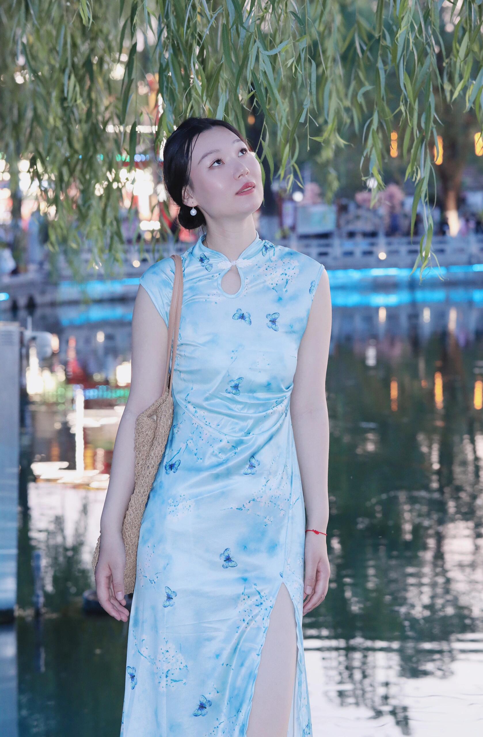 东方素女人妻的旗袍装