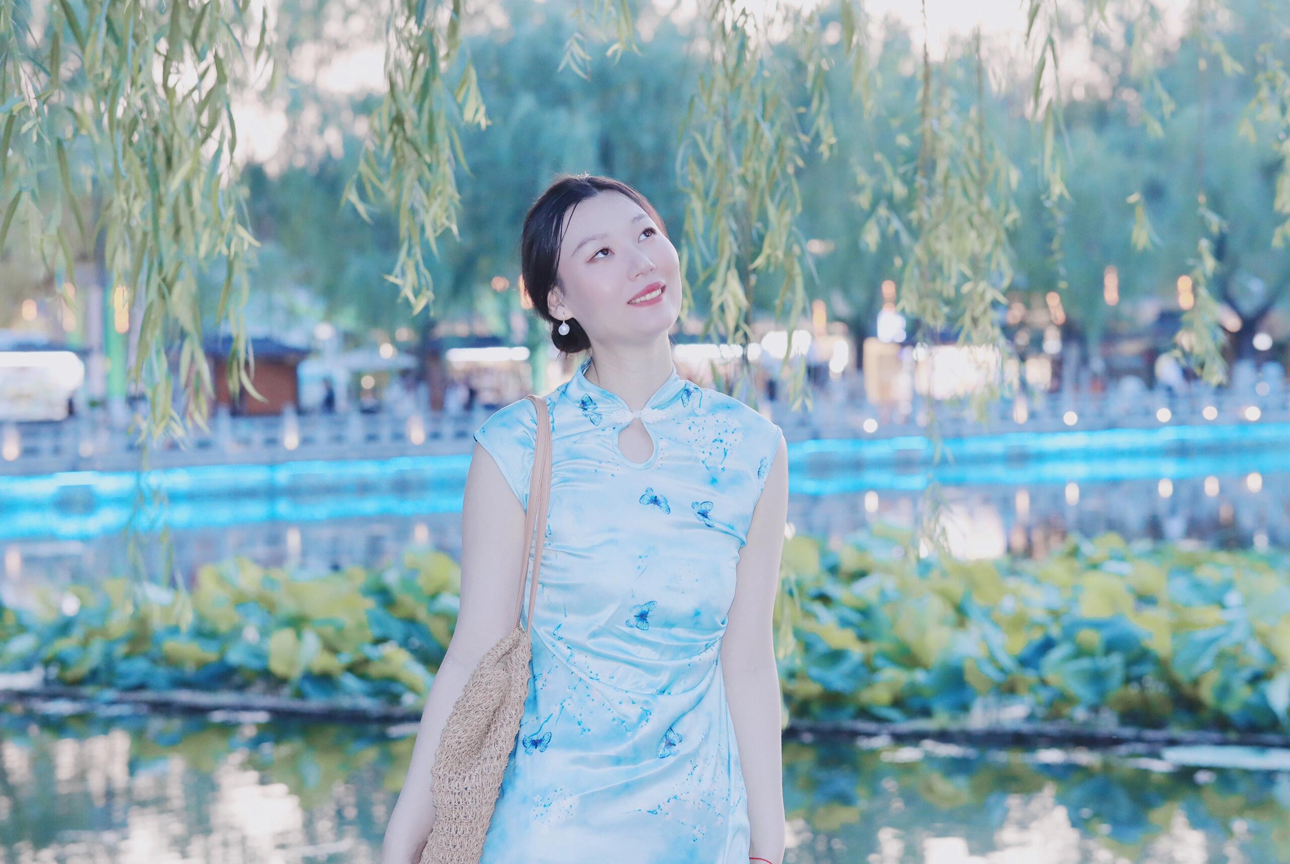 东方素女人妻的旗袍装