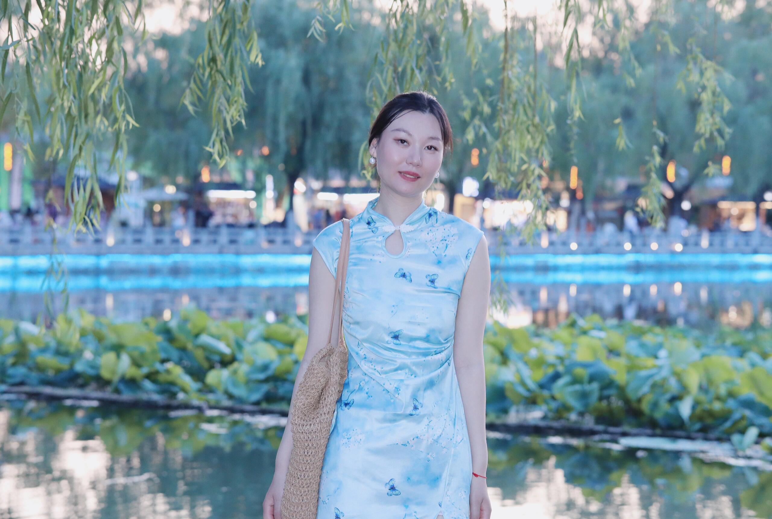 东方素女人妻的旗袍装