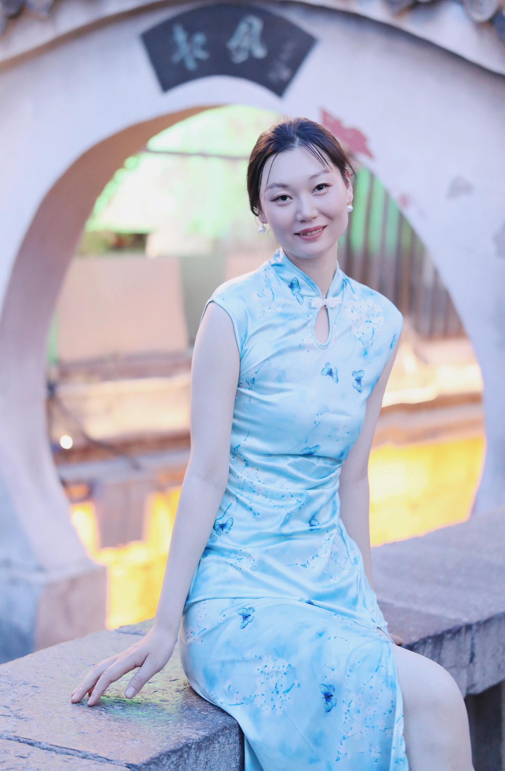 东方素女人妻的旗袍装