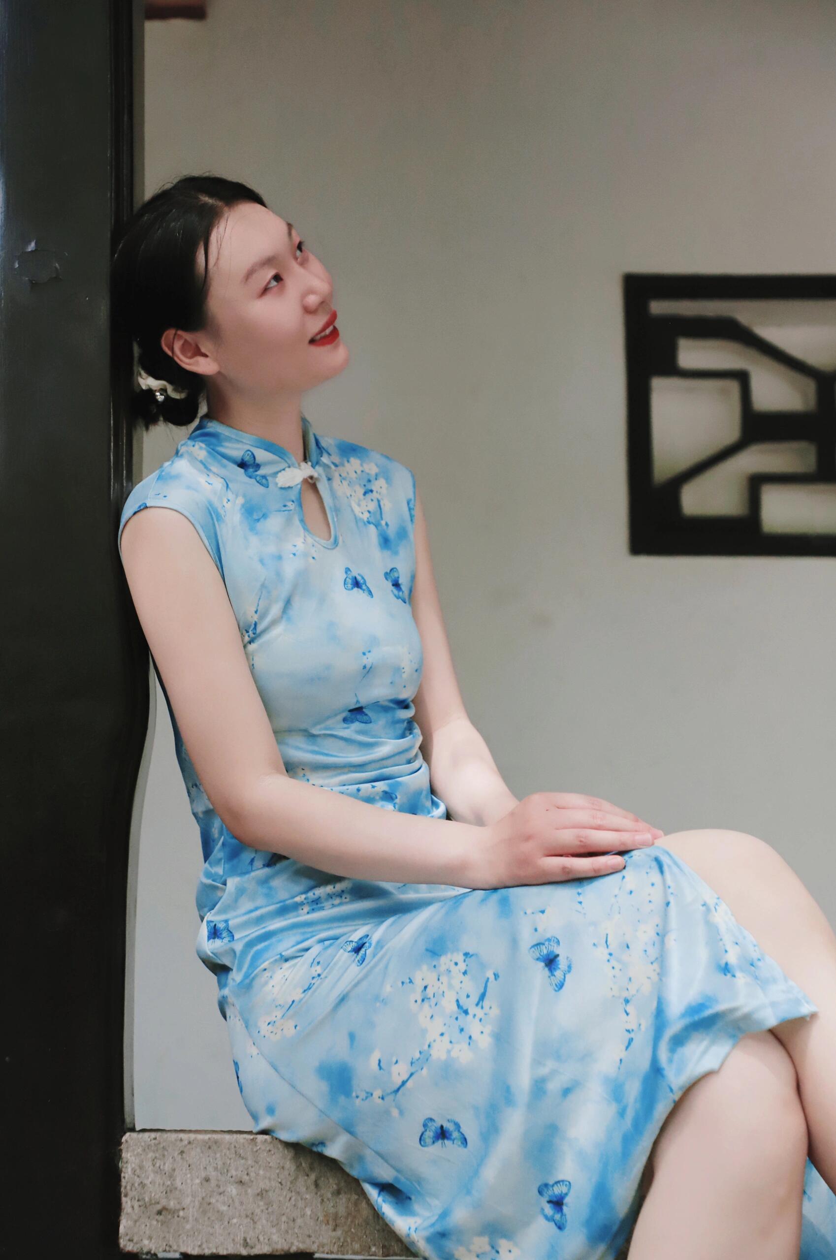 东方素女人妻的旗袍装