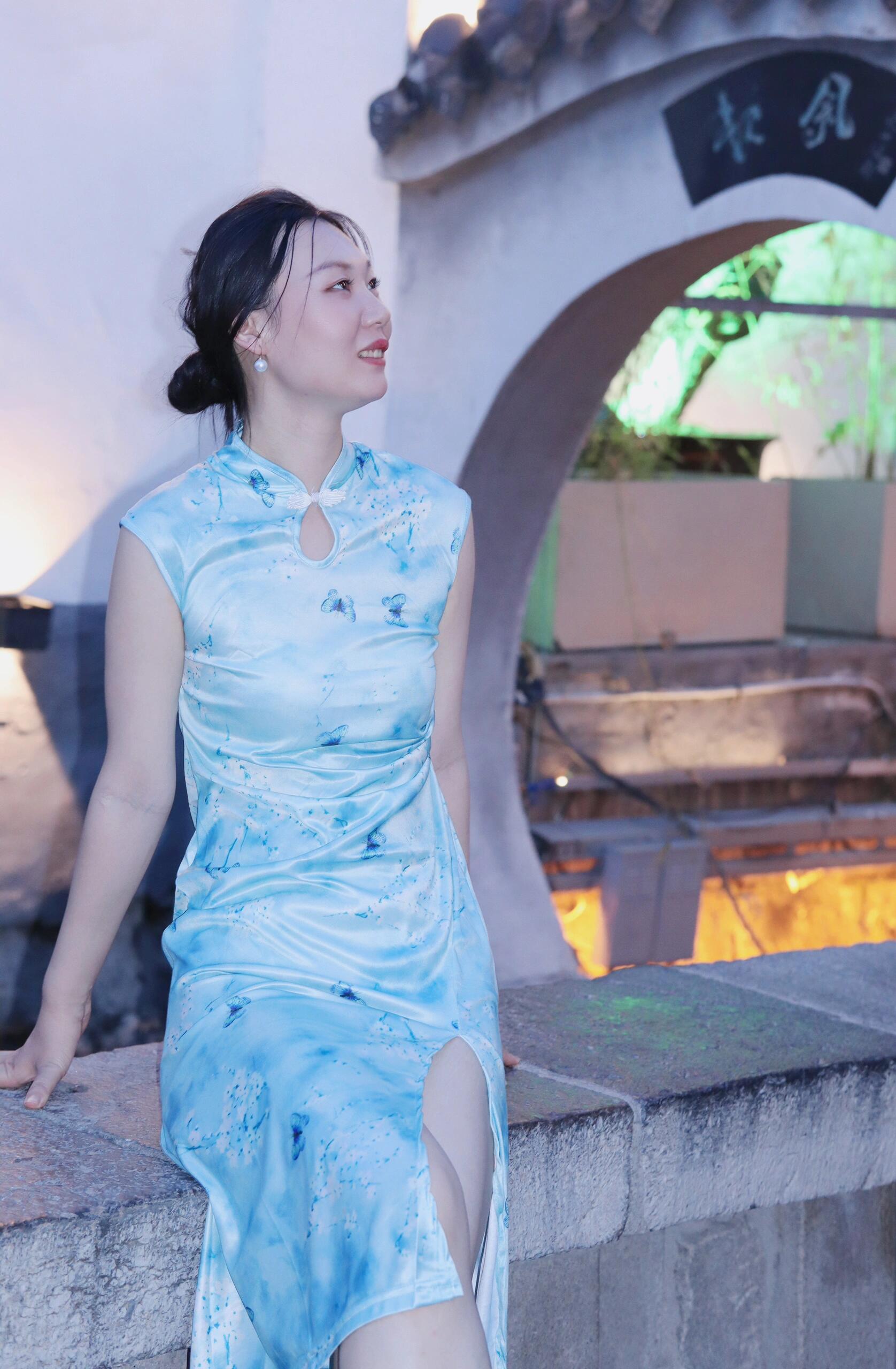 东方素女人妻的旗袍装