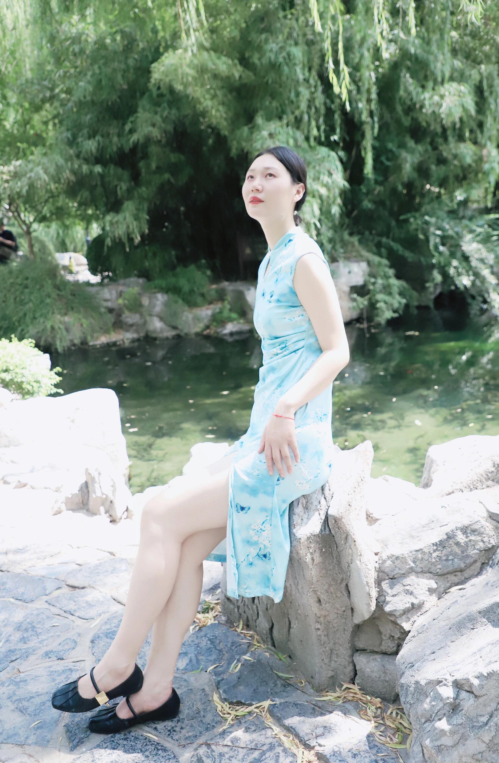 东方素女人妻的旗袍装