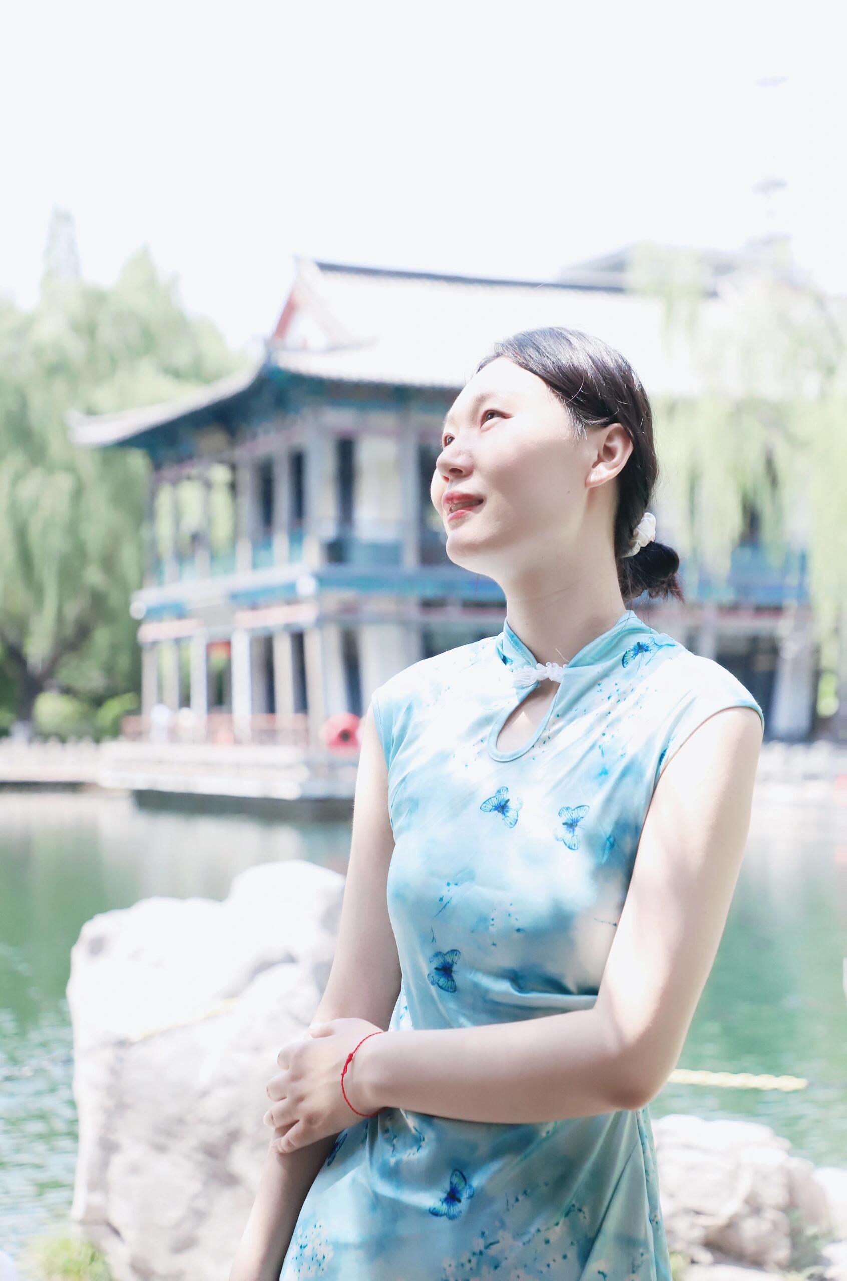 东方素女人妻的旗袍装