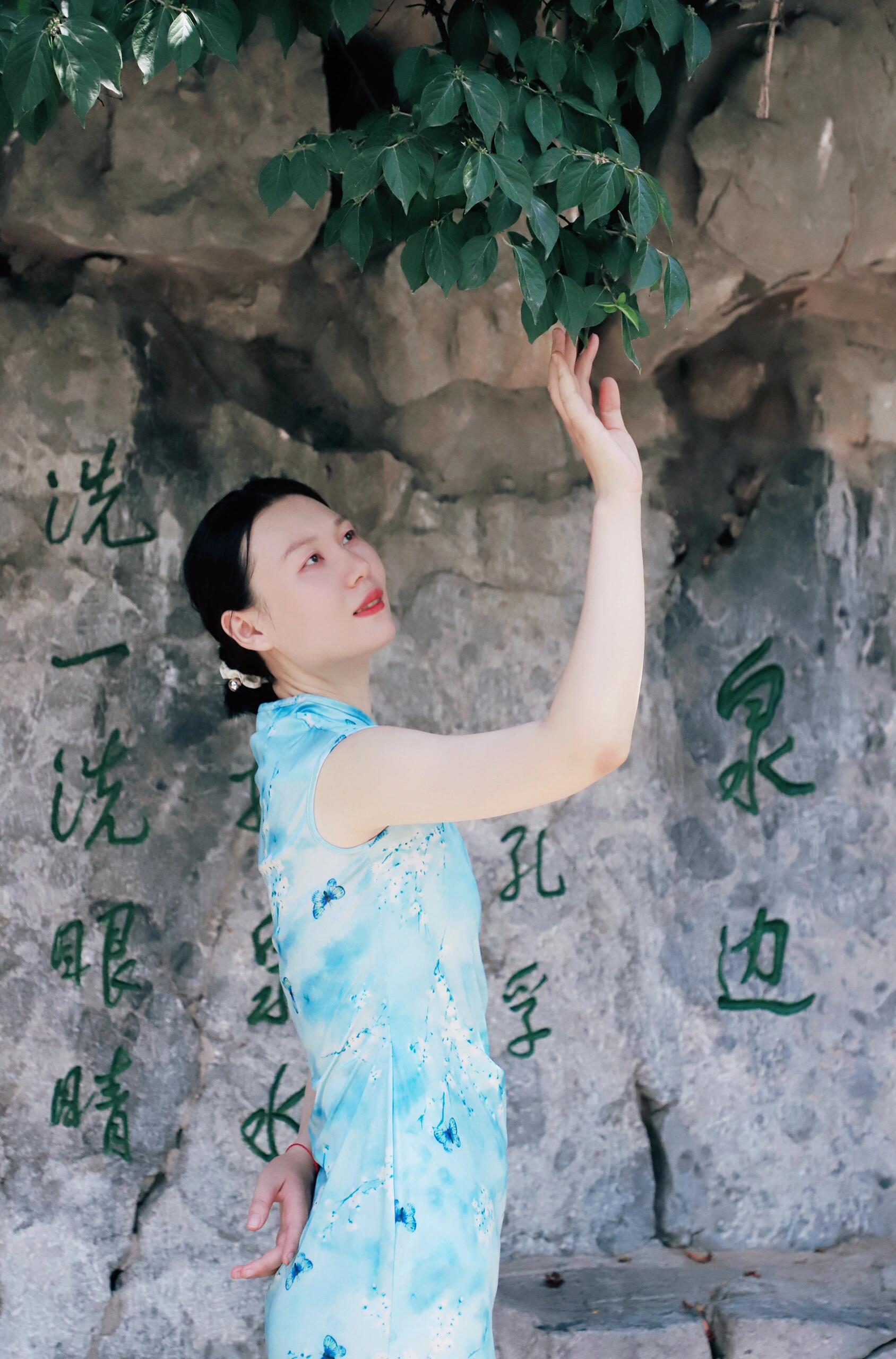 东方素女人妻的旗袍装