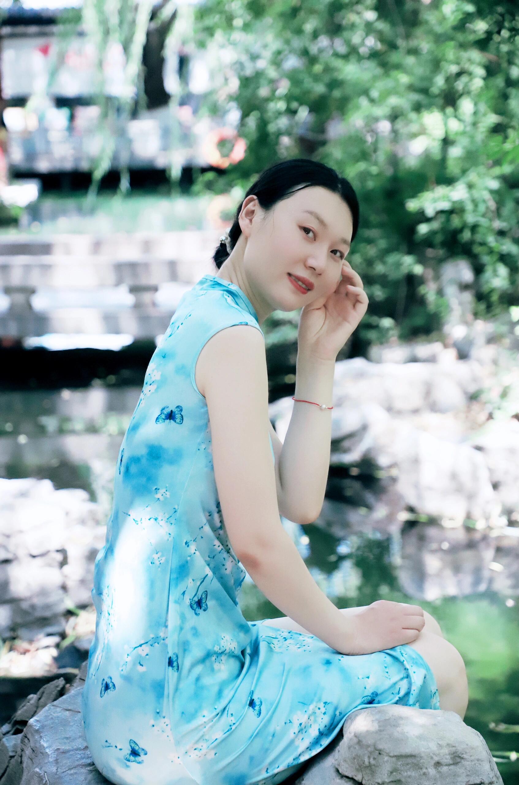 东方素女人妻的旗袍装