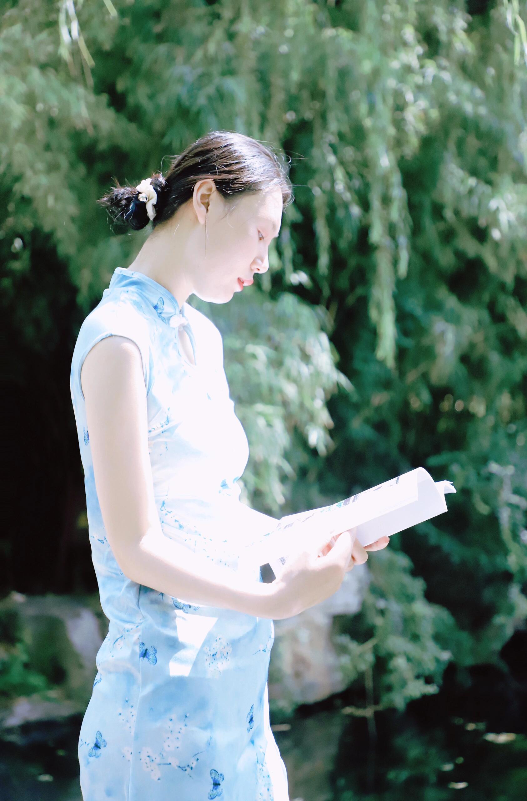 东方素女人妻的旗袍装