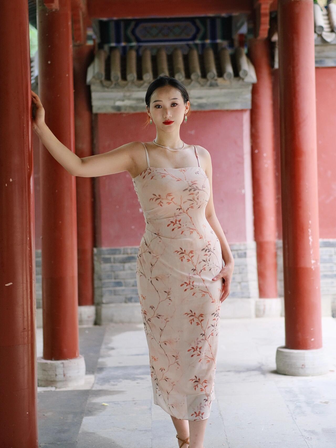 东方素女人妻的一组短热裤街拍