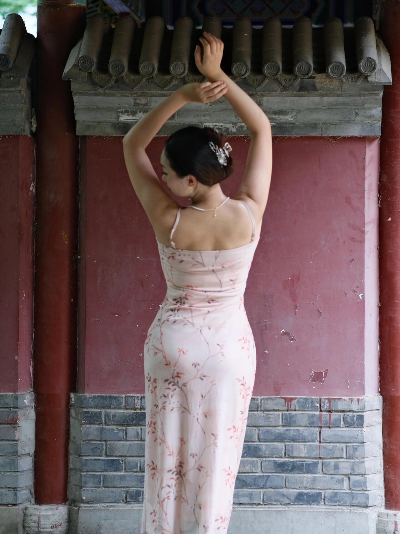 东方素女人妻的一组短热裤街拍