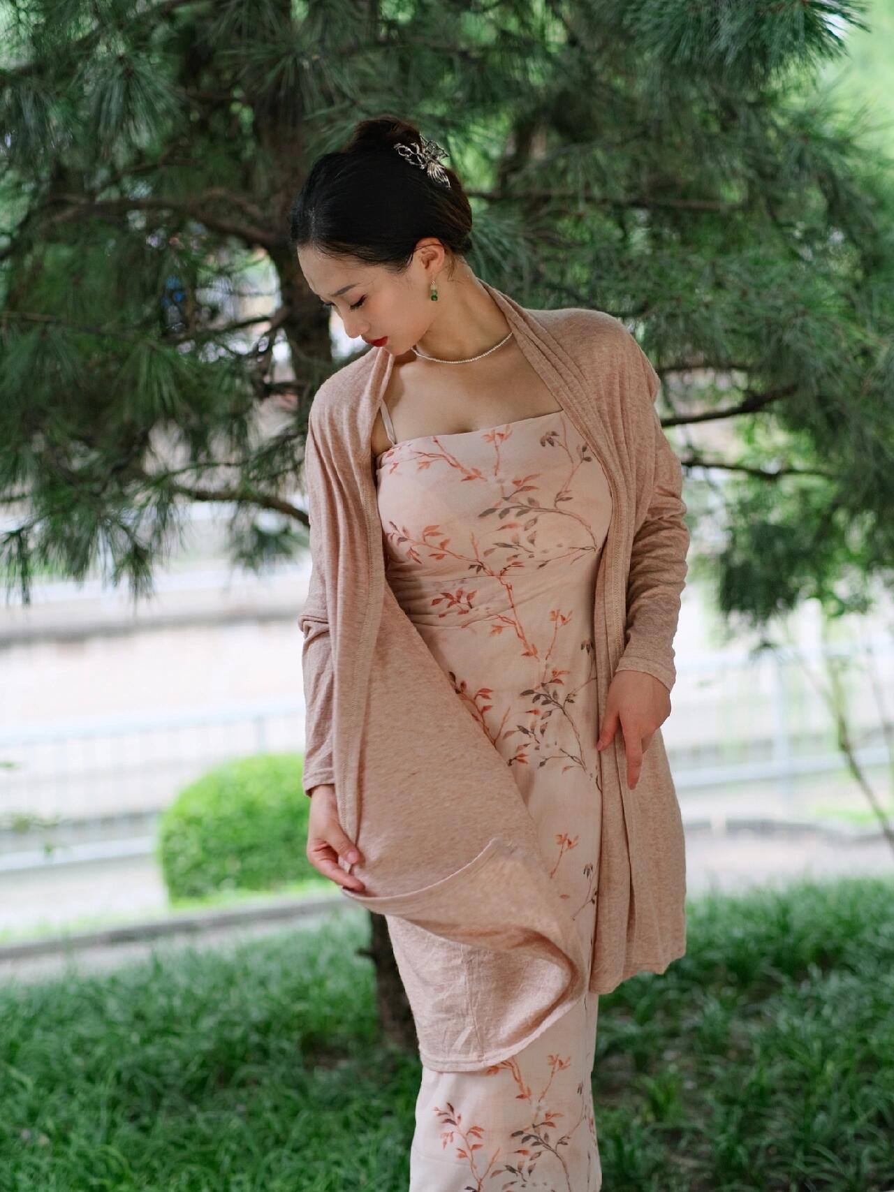 东方素女人妻的一组短热裤街拍