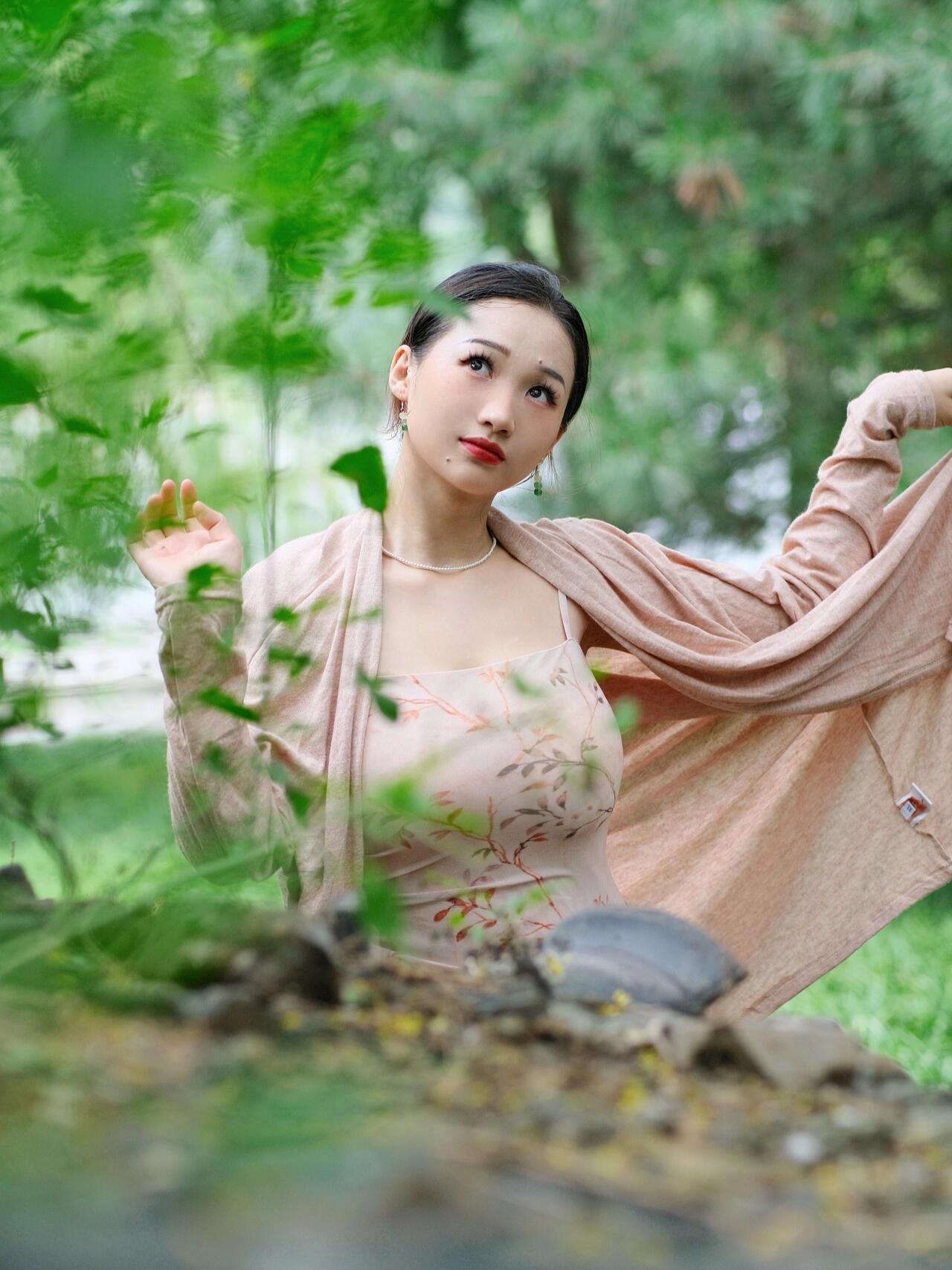 东方素女人妻的一组短热裤街拍