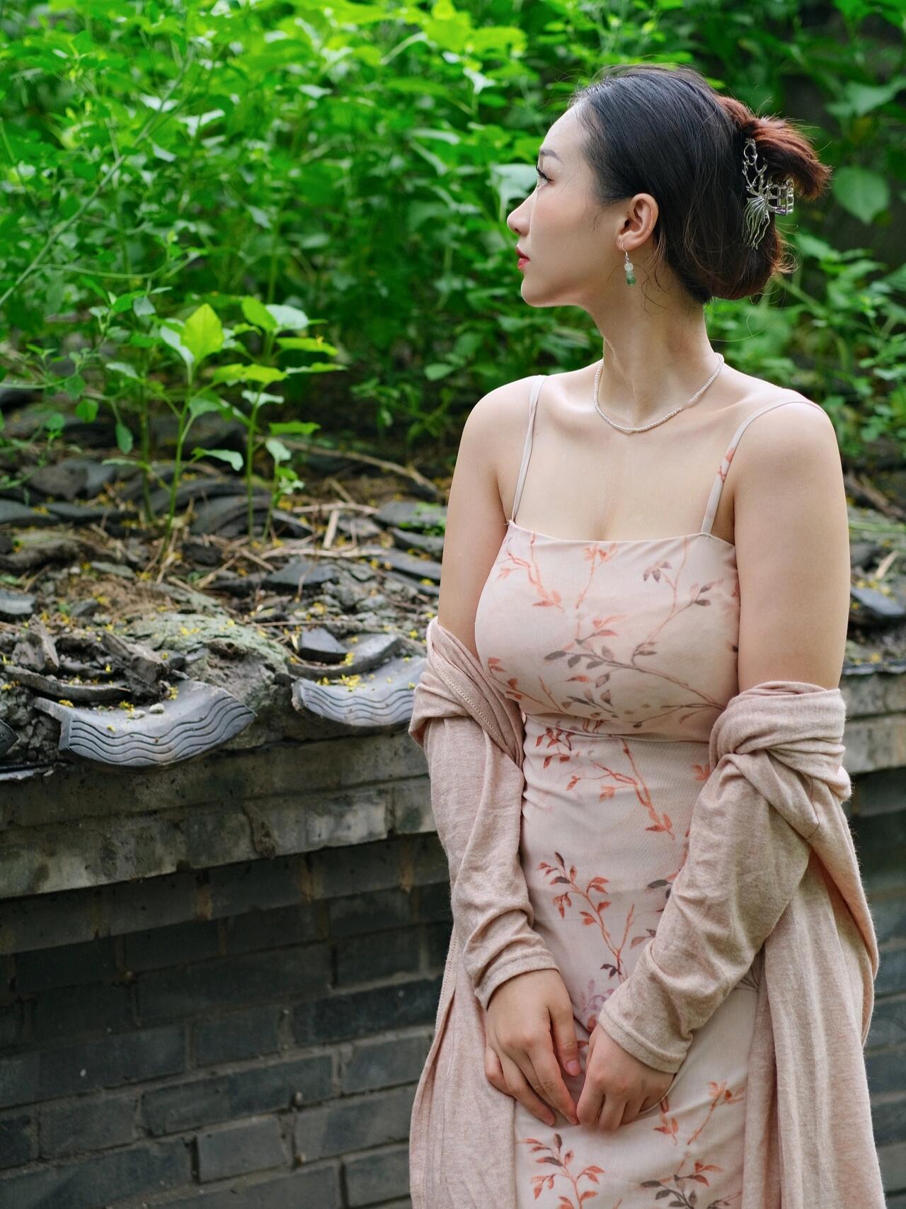 东方素女人妻的一组短热裤街拍