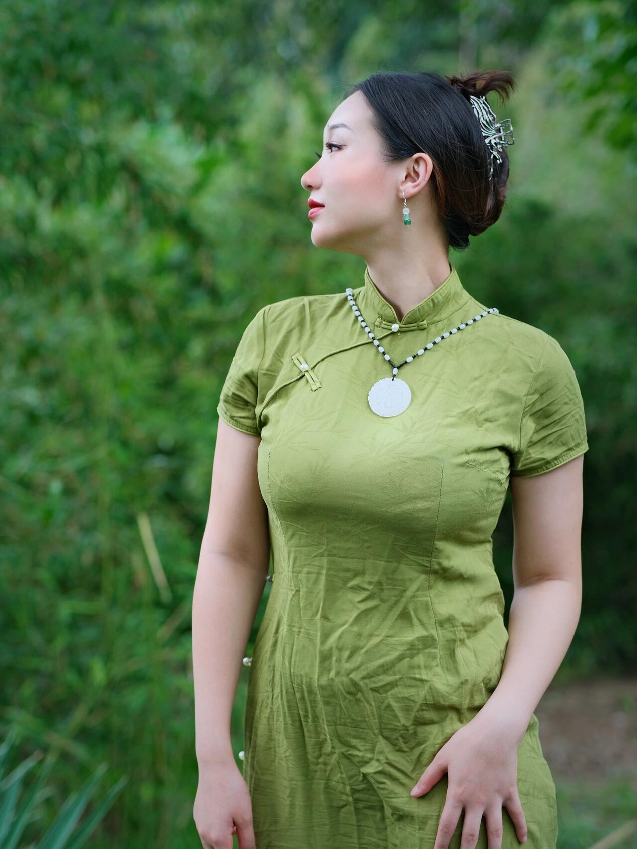 东方素女人妻的一组短热裤街拍