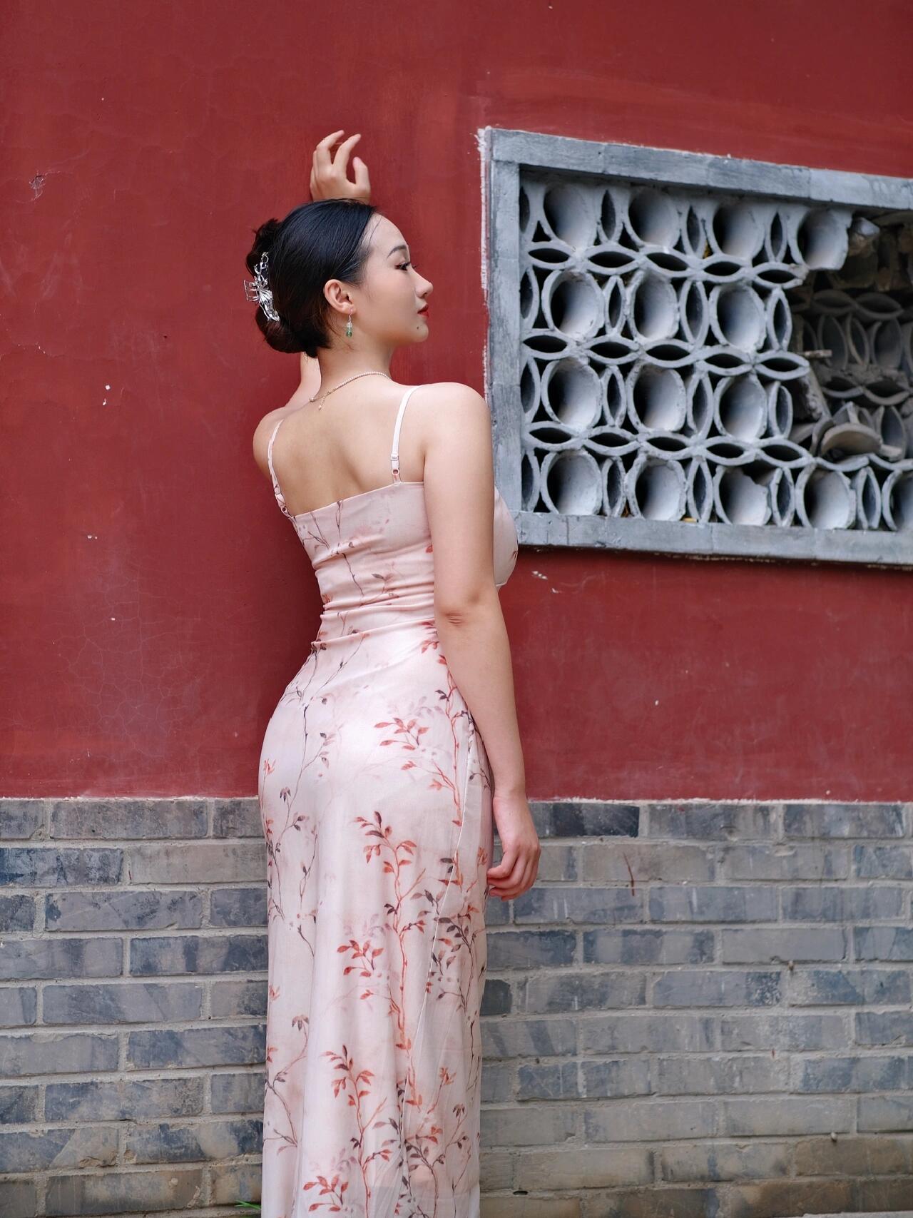 东方素女人妻的一组短热裤街拍
