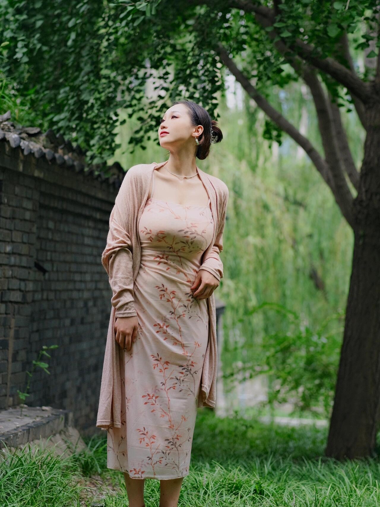 东方素女人妻的一组短热裤街拍