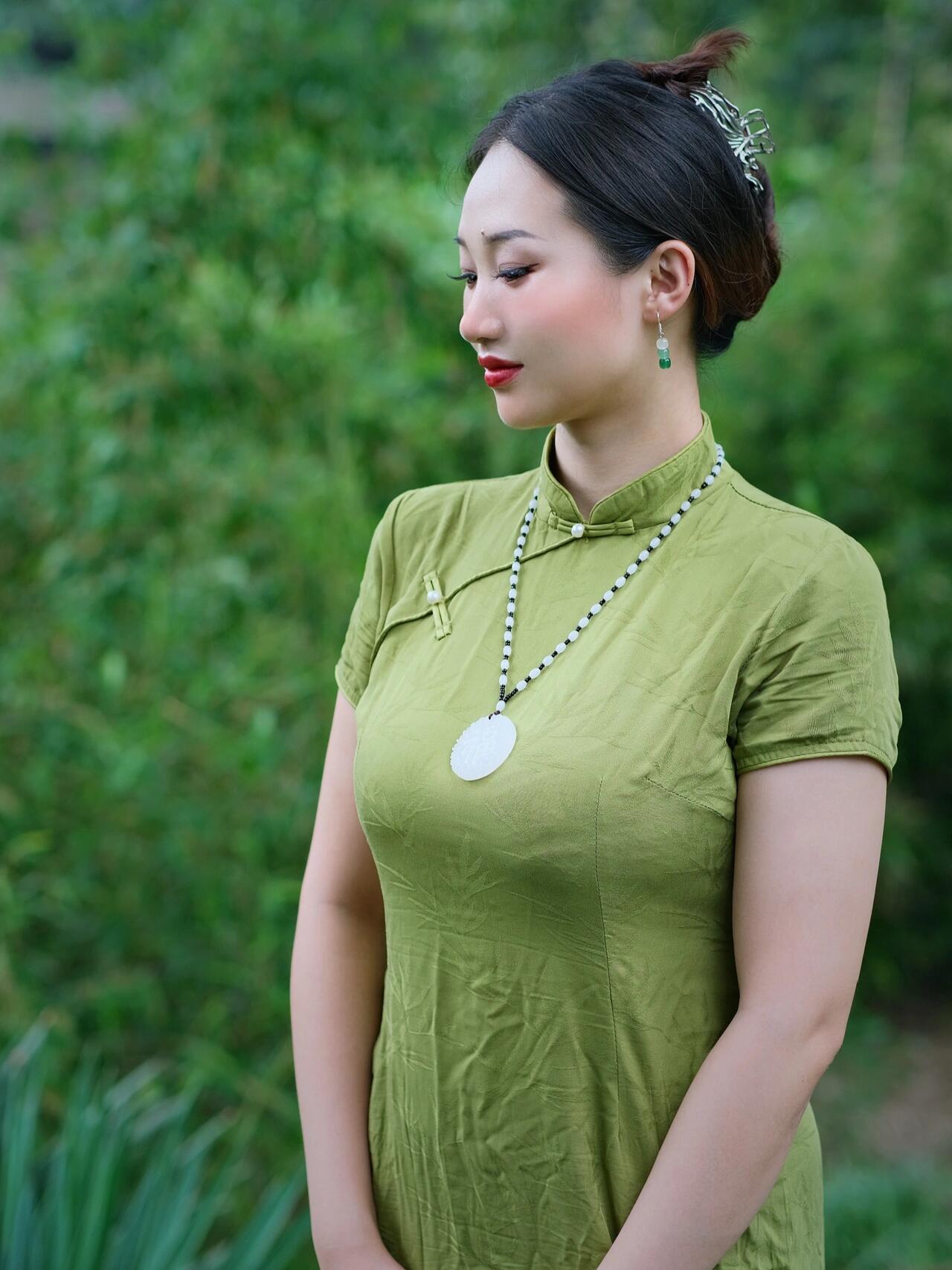 东方素女人妻的一组短热裤街拍