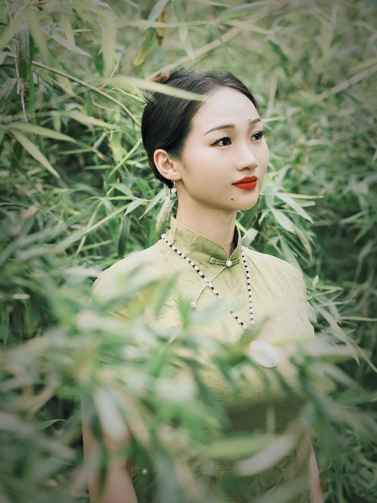 东方素女人妻的一组短热裤街拍