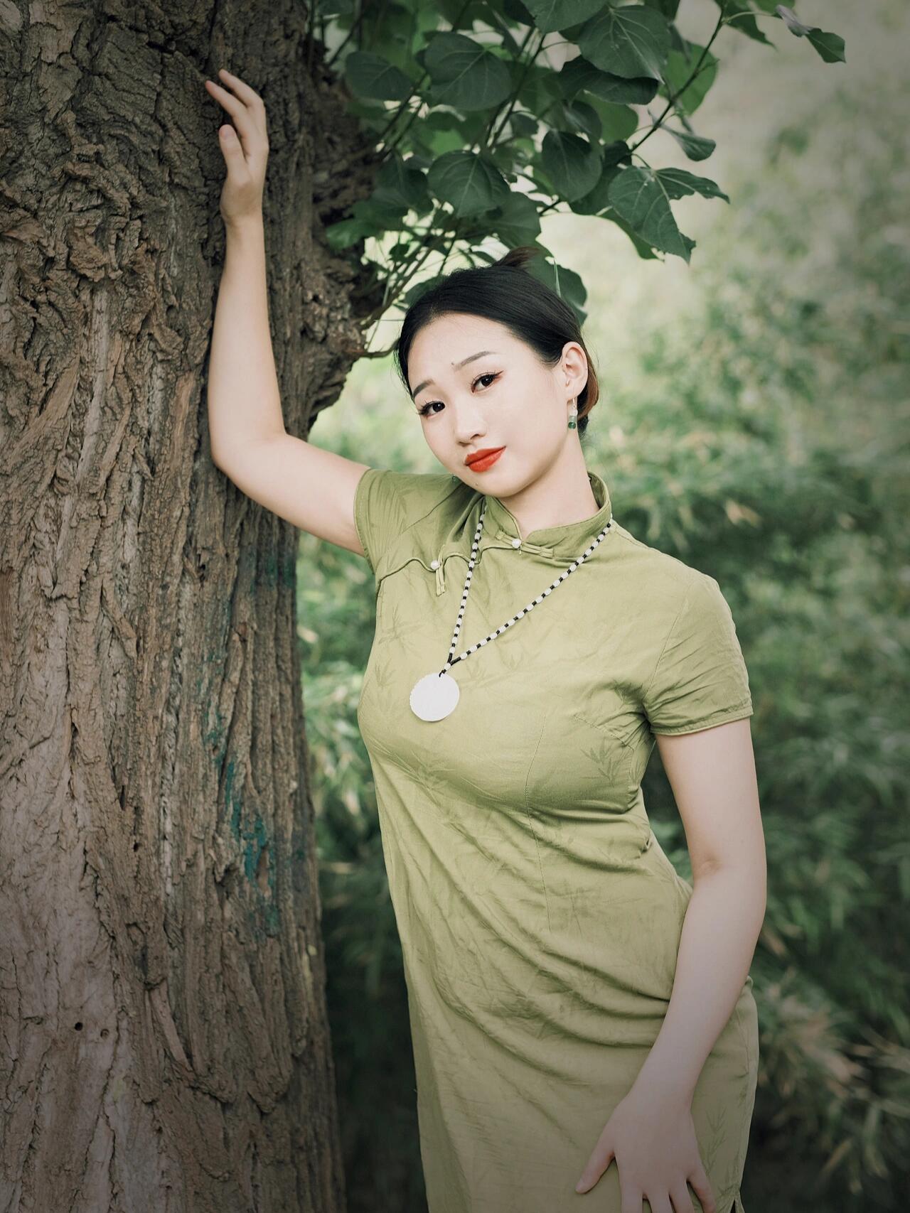 东方素女人妻的一组短热裤街拍
