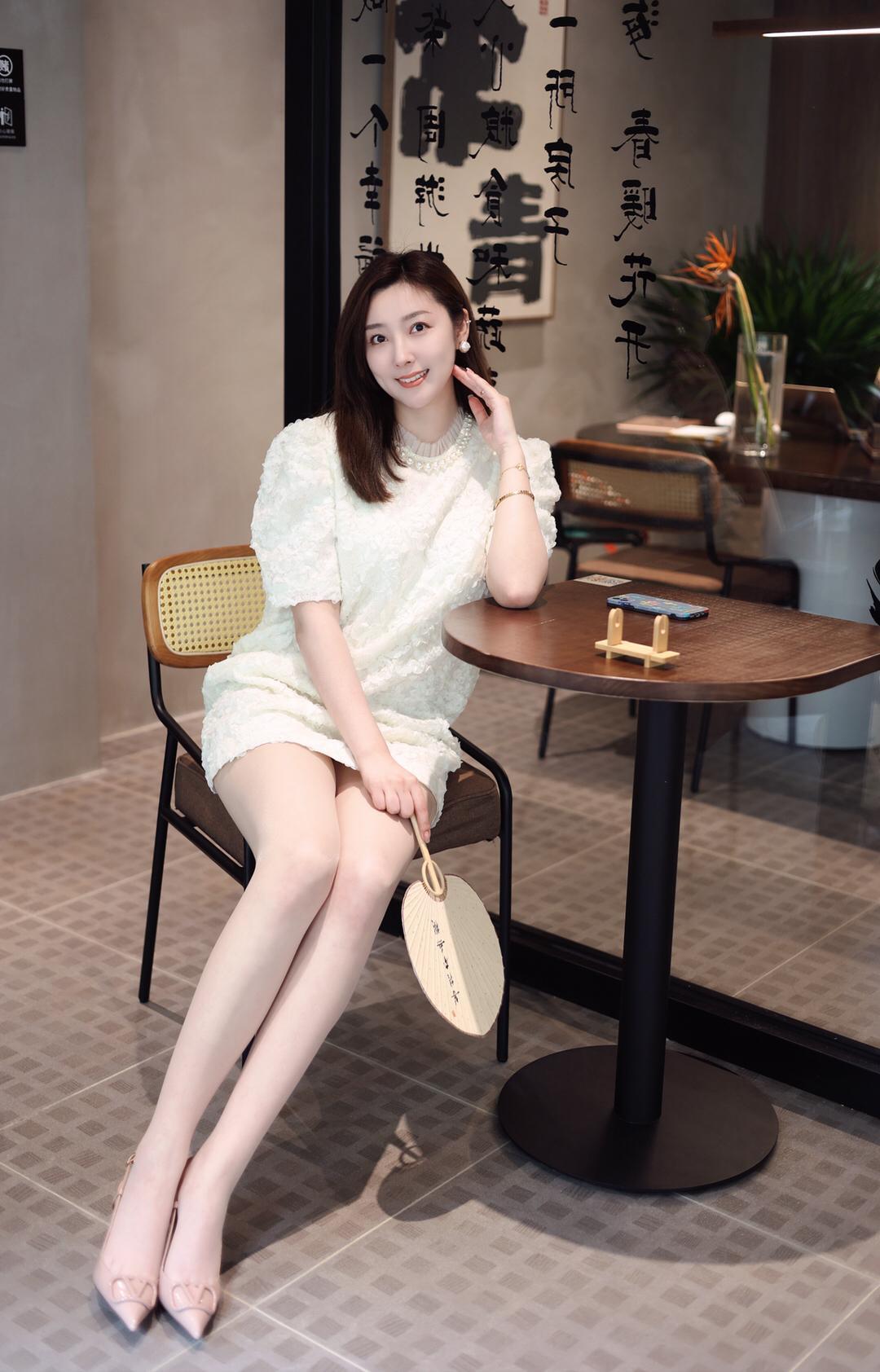 东方素女人妻的字画背景墙照