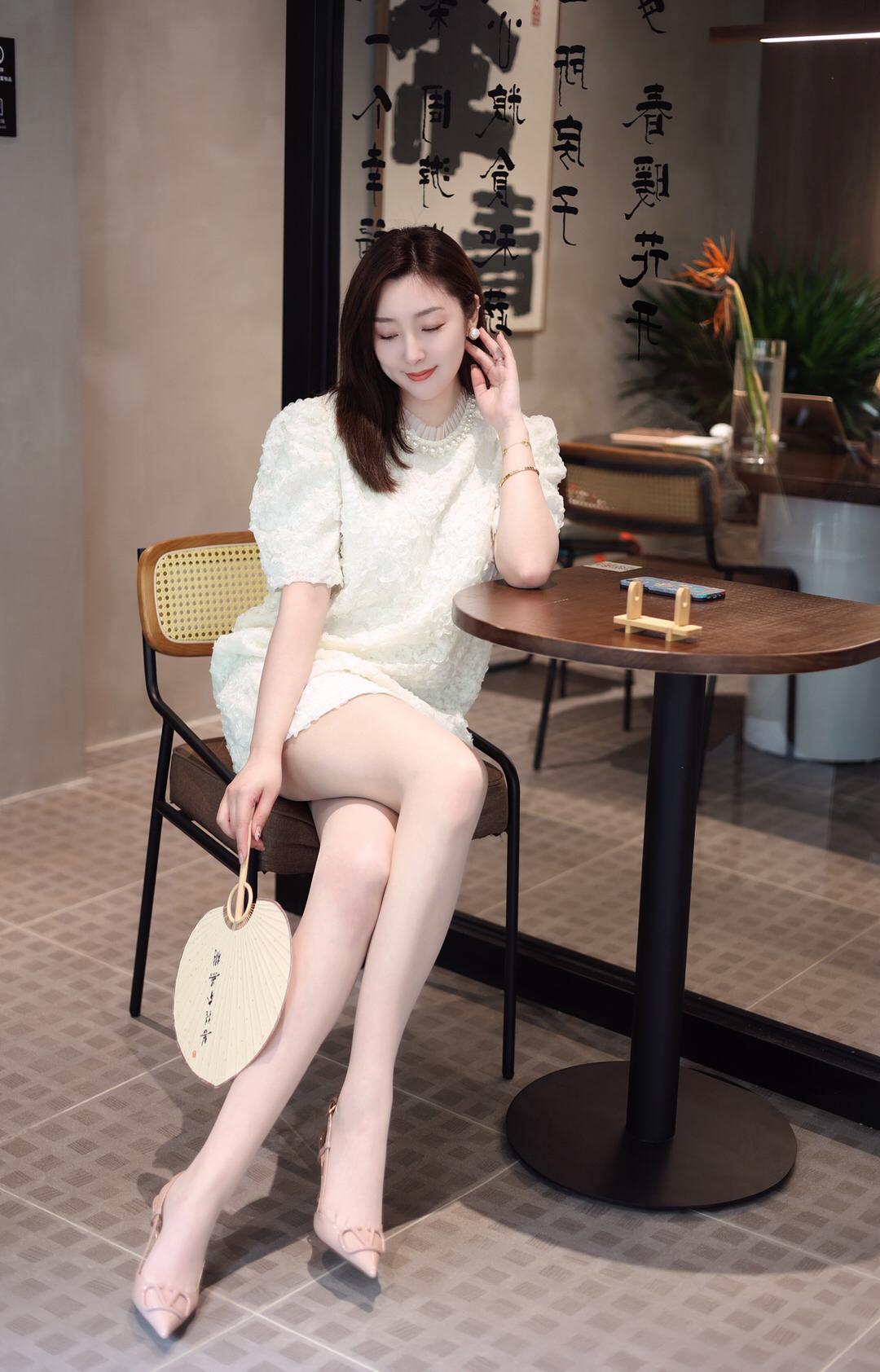 东方素女人妻的字画背景墙照