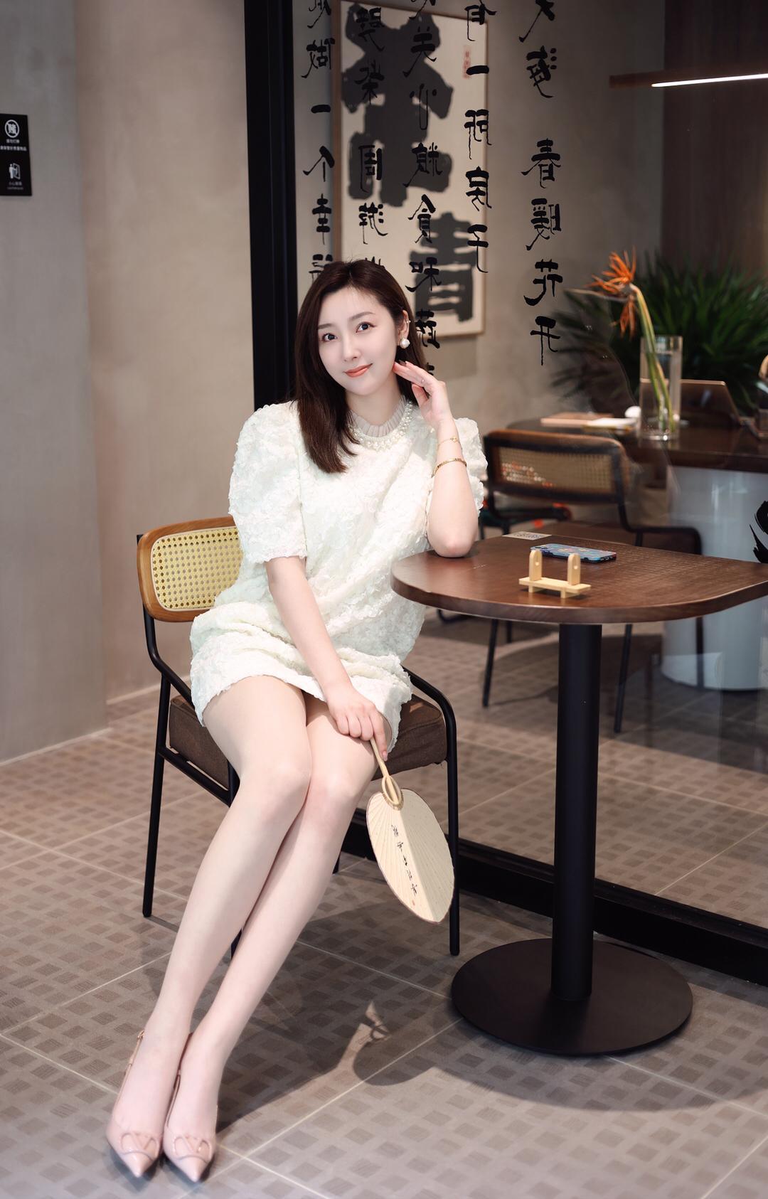 东方素女人妻的字画背景墙照