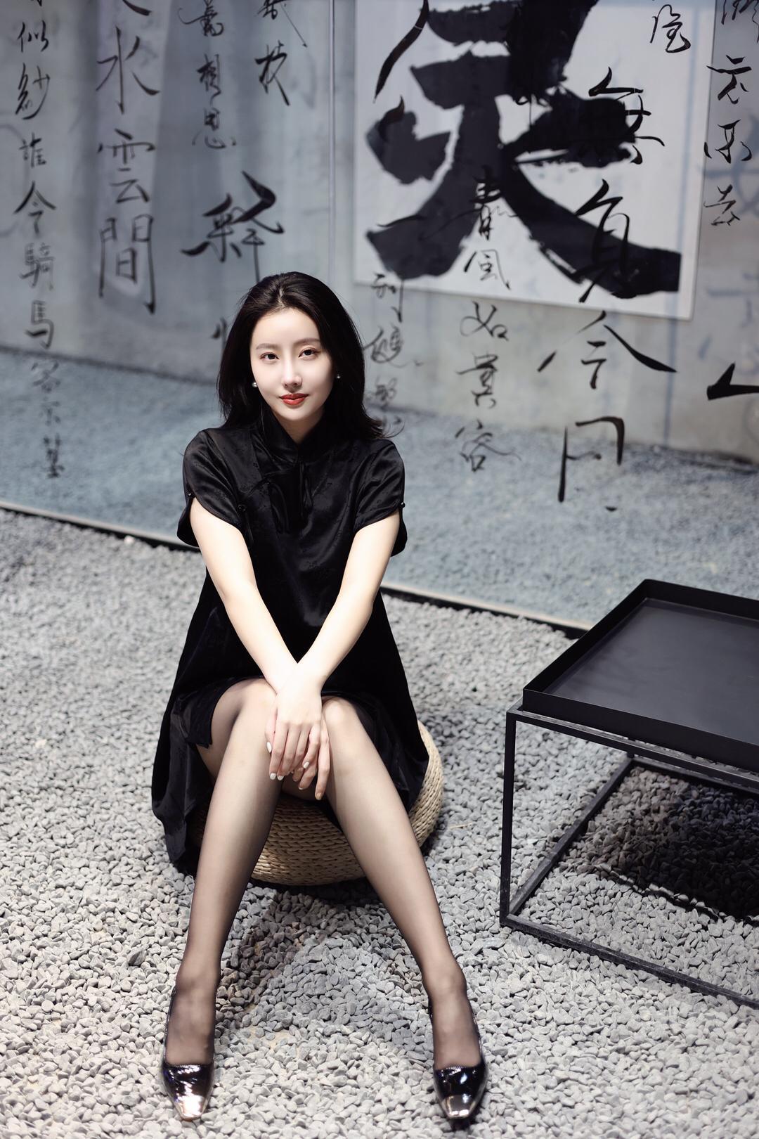 东方素女人妻的字画背景墙照