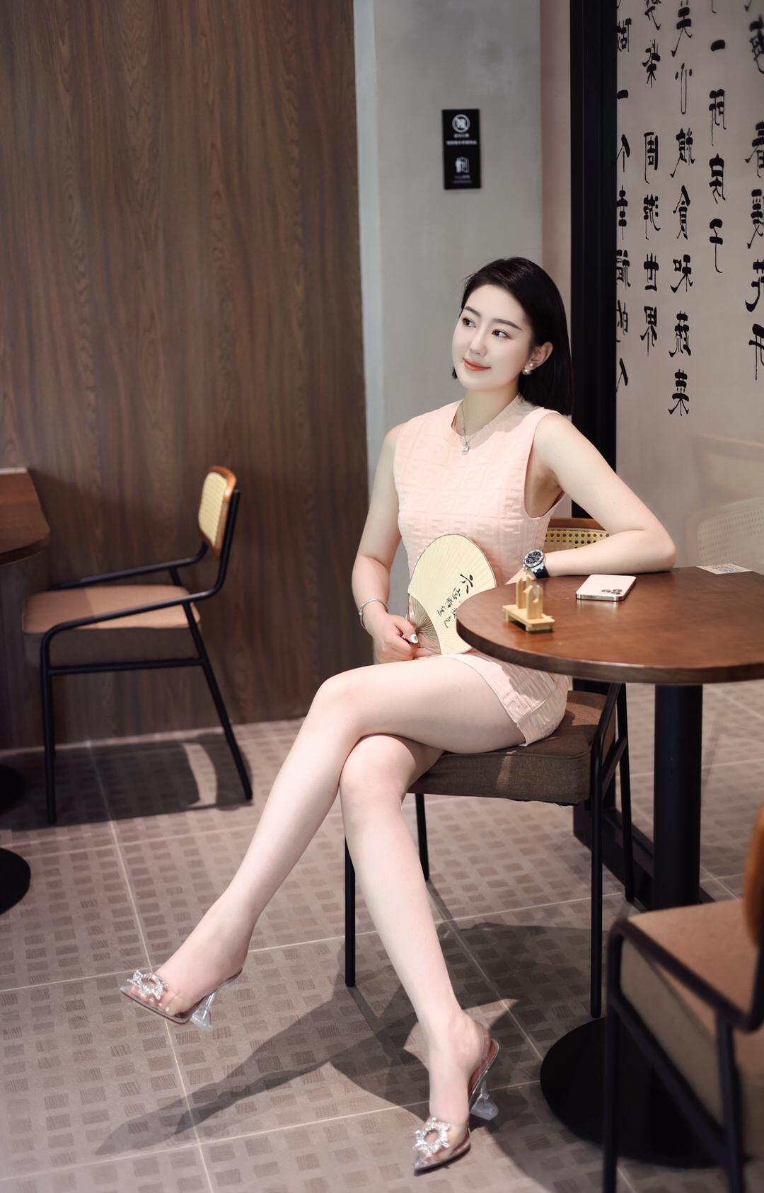 东方素女人妻的字画背景墙照