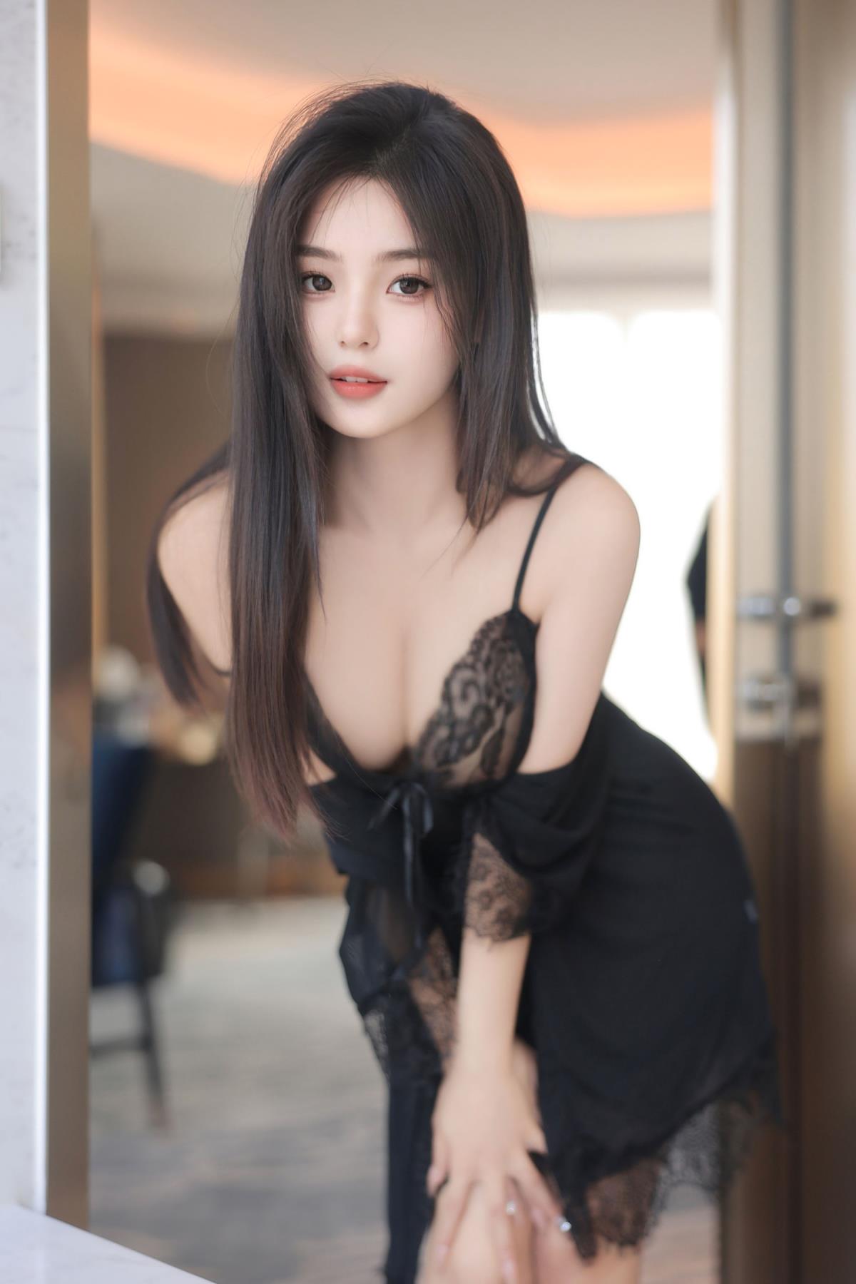 黑色睡衣居家诱惑写真
