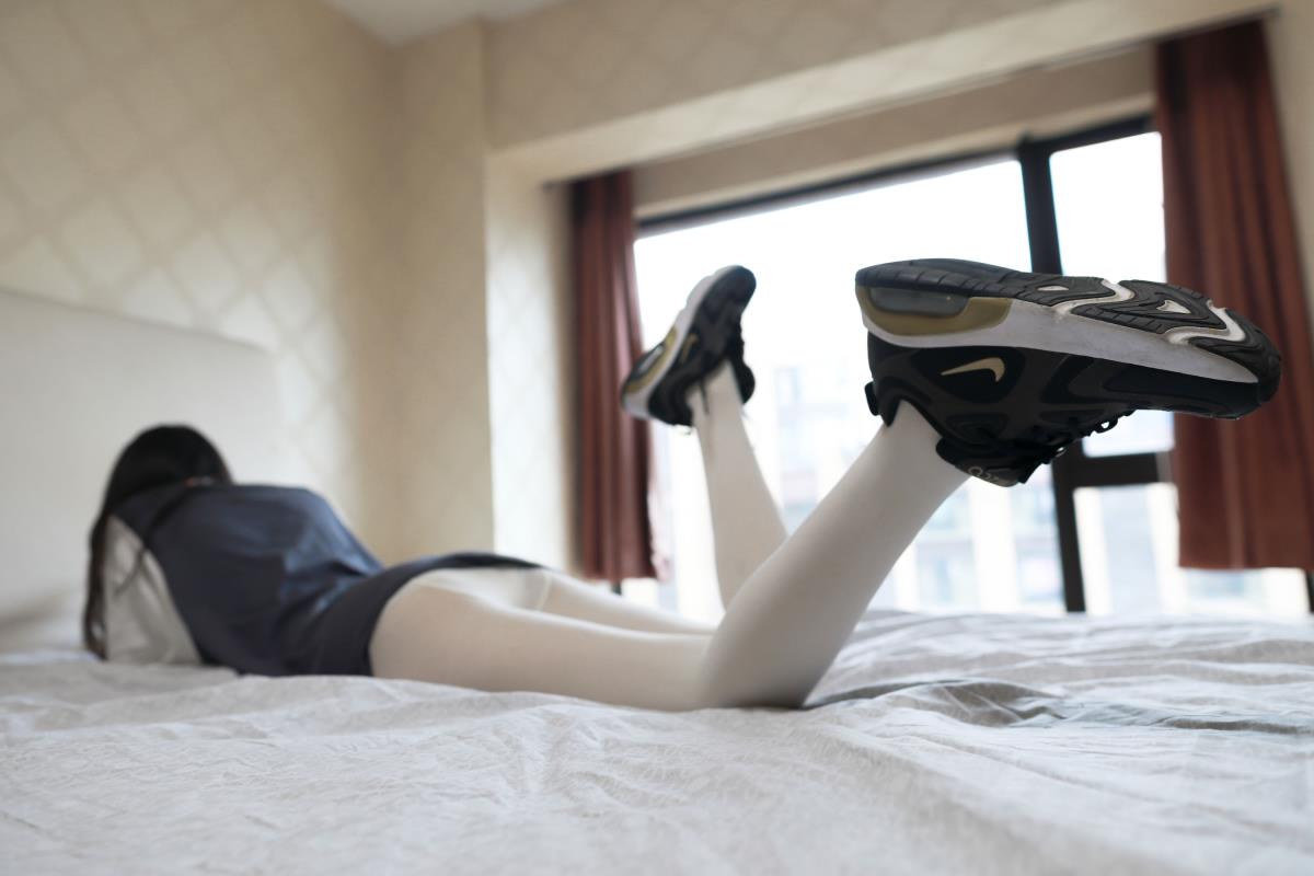 居家女友厚白丝足模风格