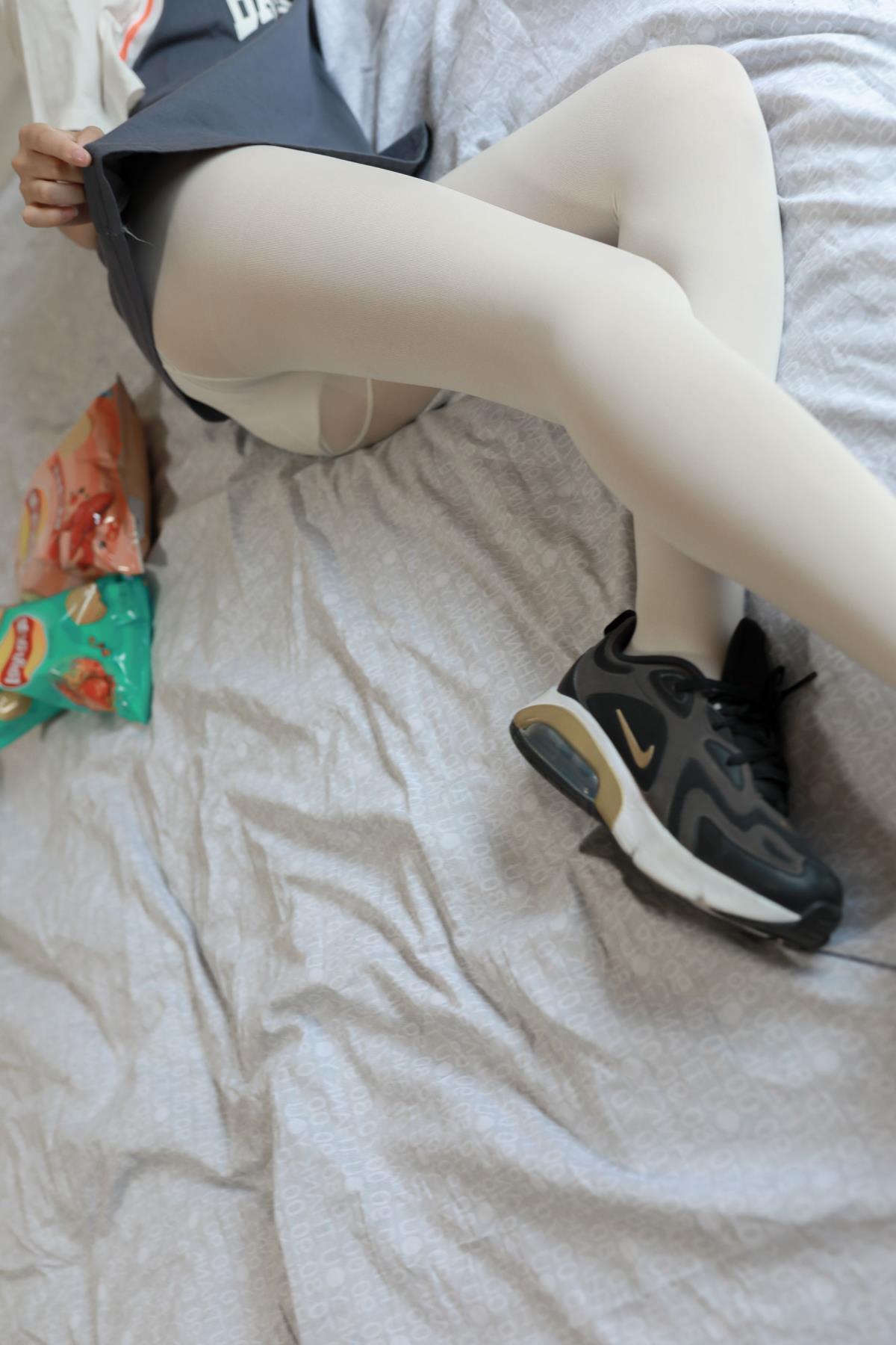 居家女友厚白丝足模风格