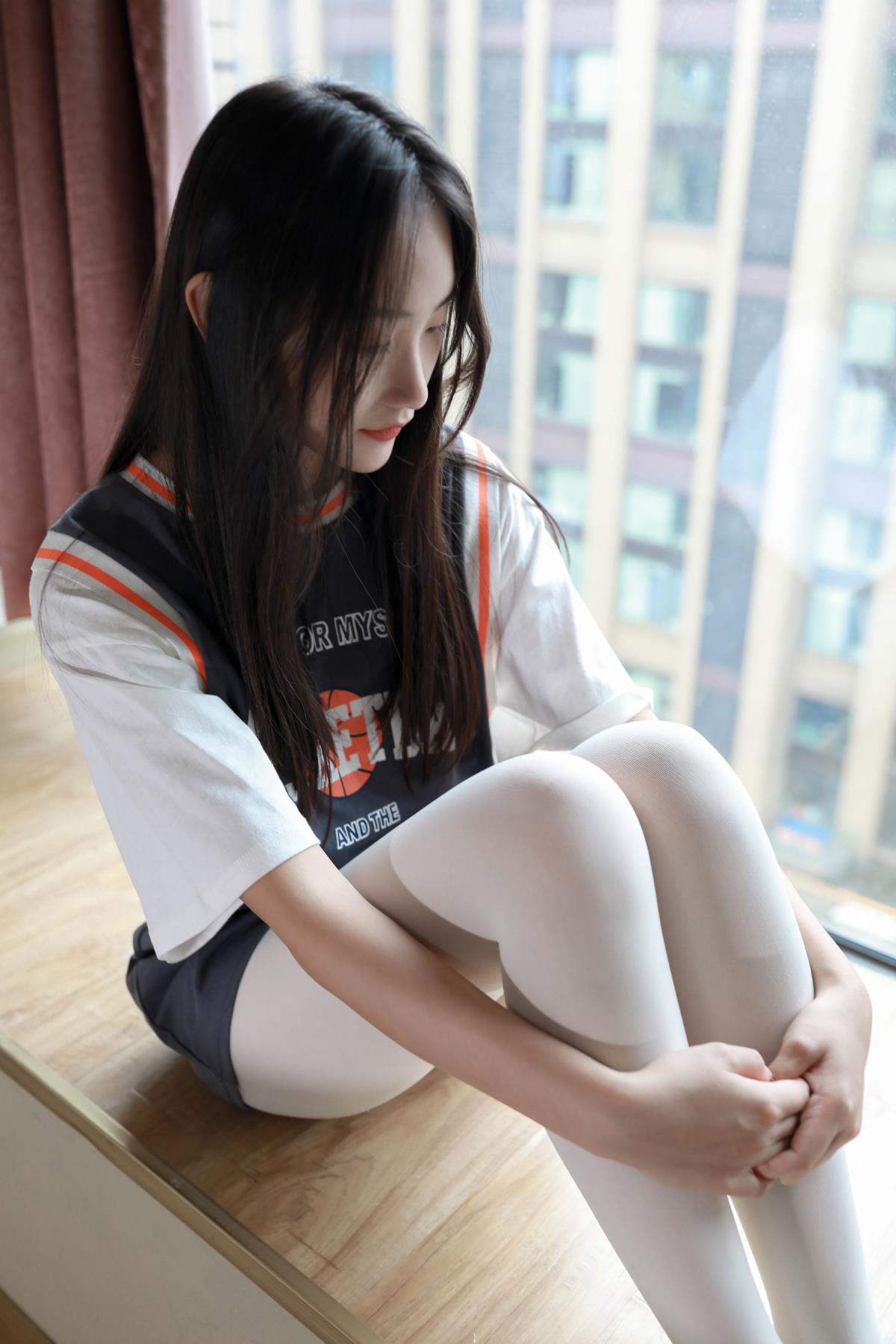 居家女友厚白丝足模风格