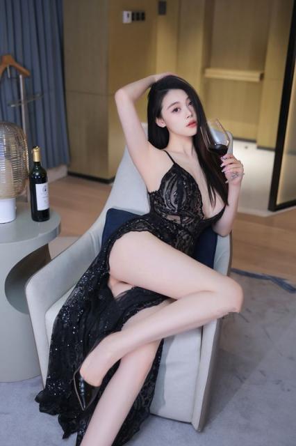 欲女清妙凹凸有致的身材媚态呈现