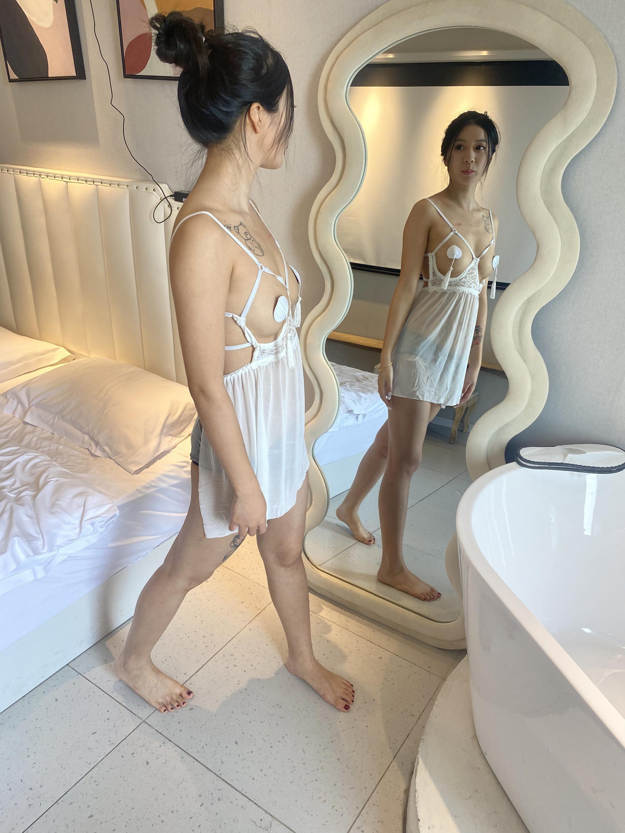 良家妹子这情趣内衣可是相当的骚