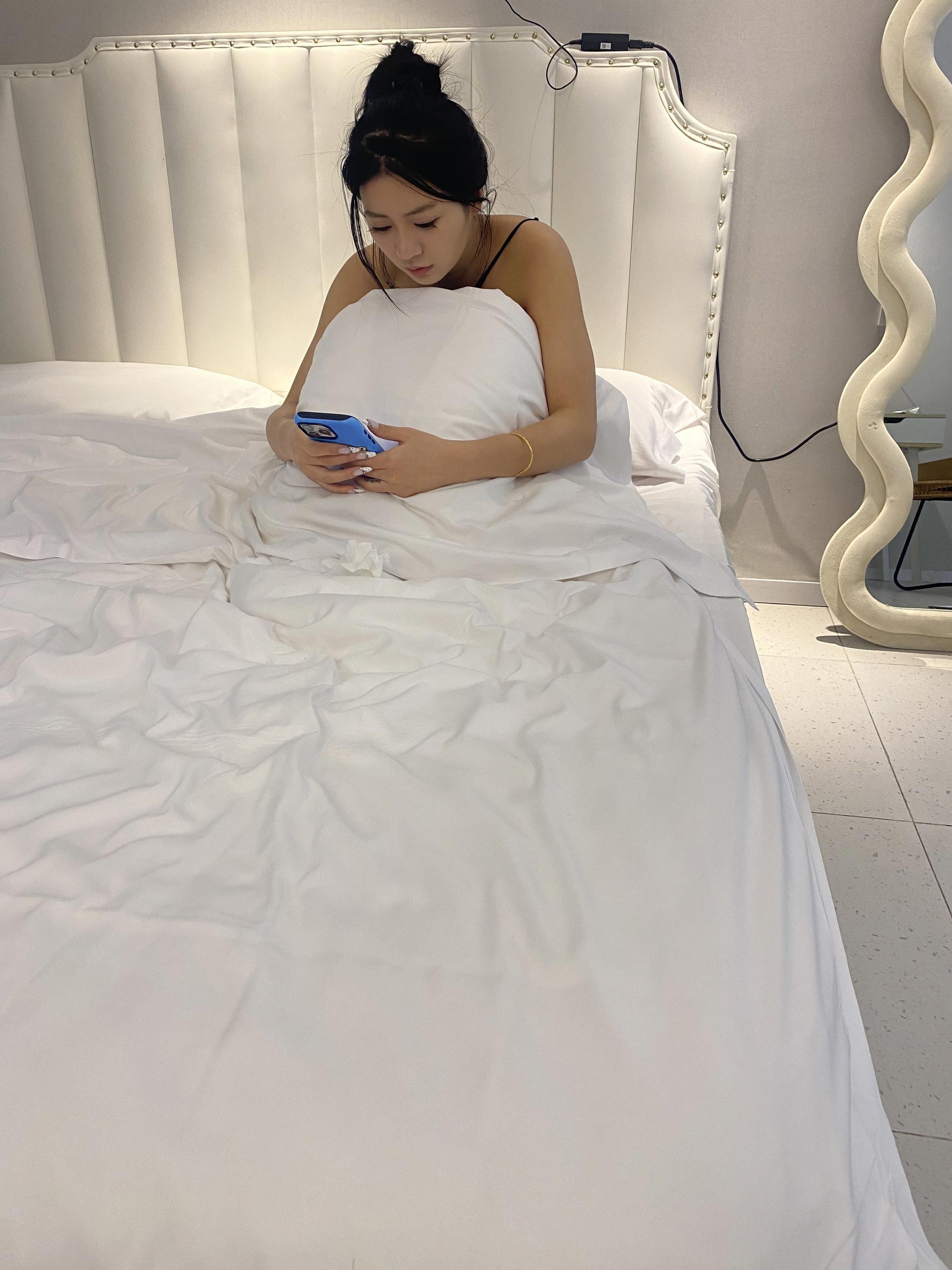 黑丝儿小骚女看上去就是个极品