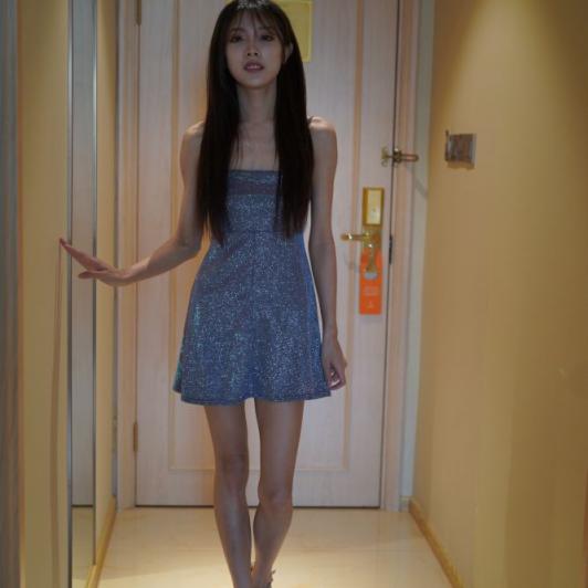 吊带裙极品少女的味道