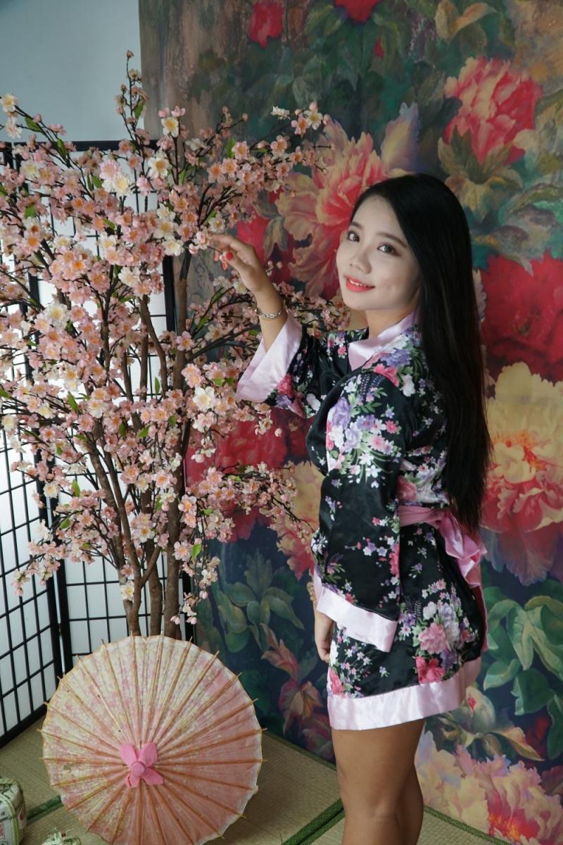 有点丑的妹子奶子挺大