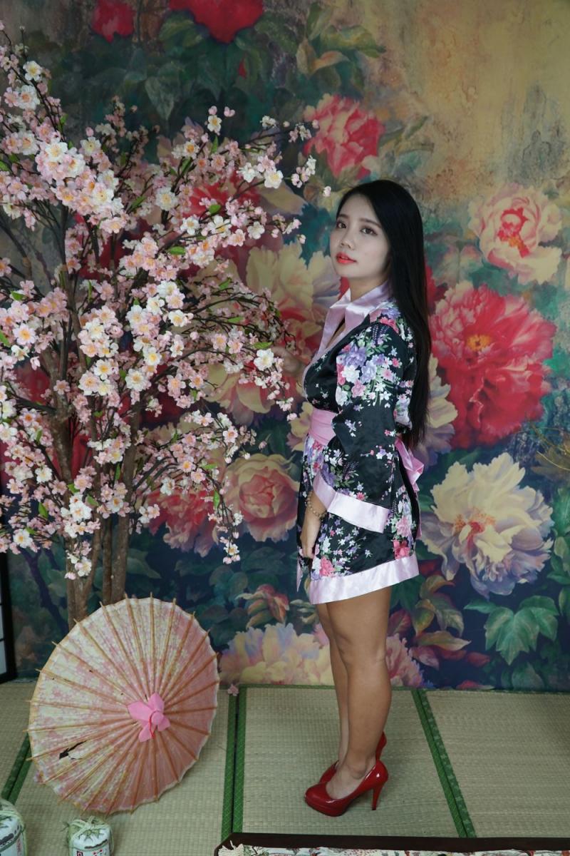 有点丑的妹子奶子挺大