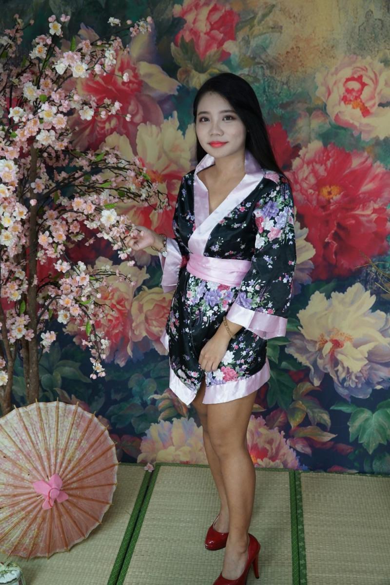 有点丑的妹子奶子挺大