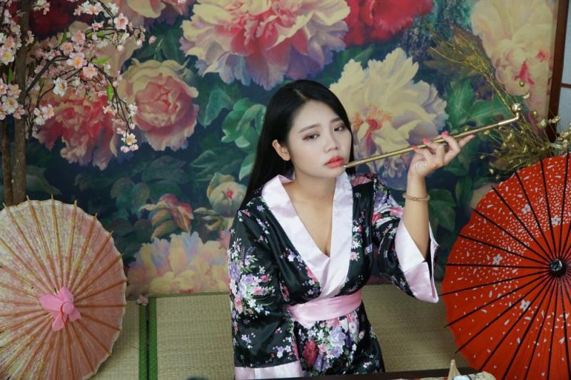 有点丑的妹子奶子挺大